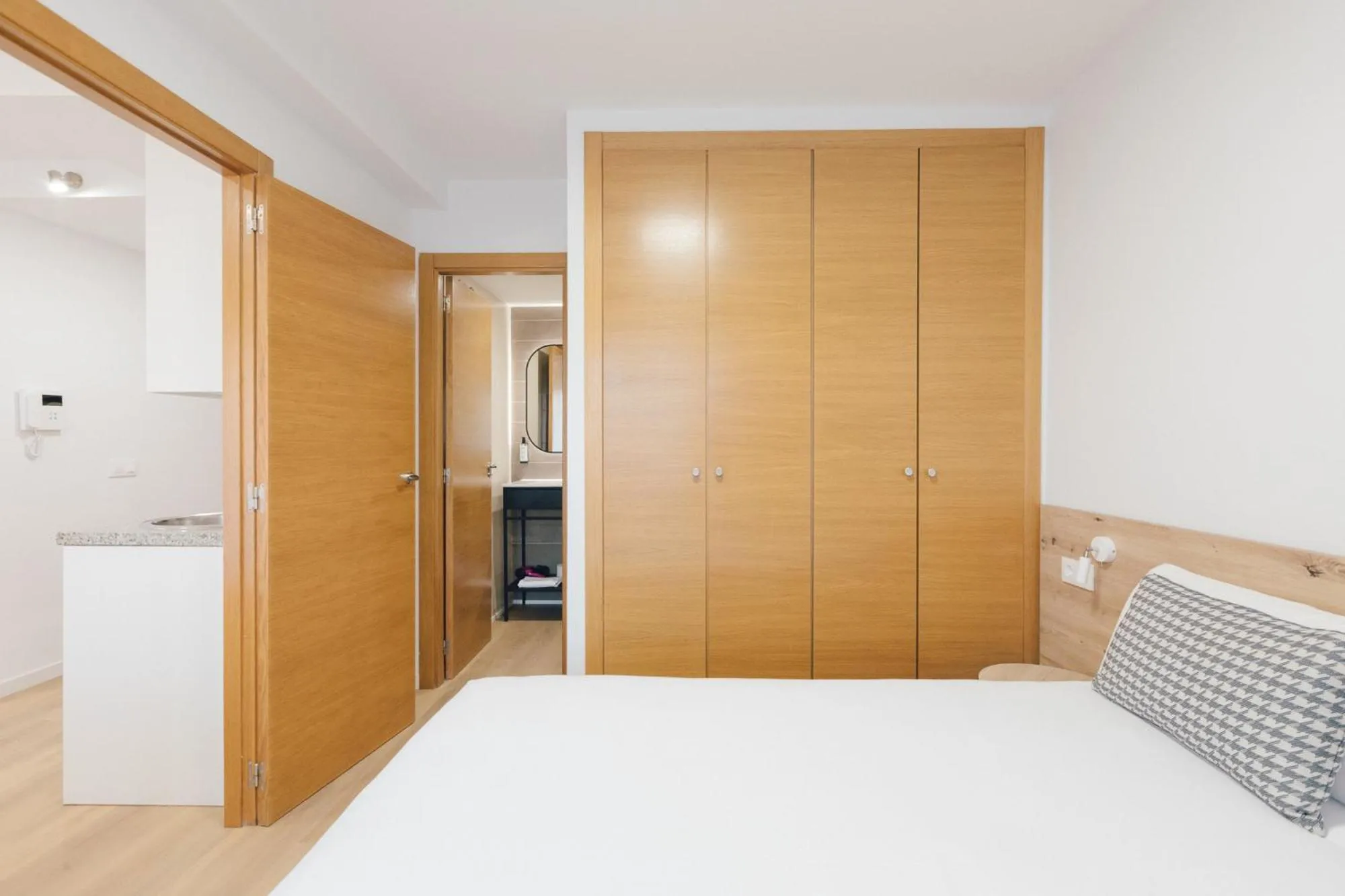 Bathroom, Bed in Pio XII Apartments Valencia