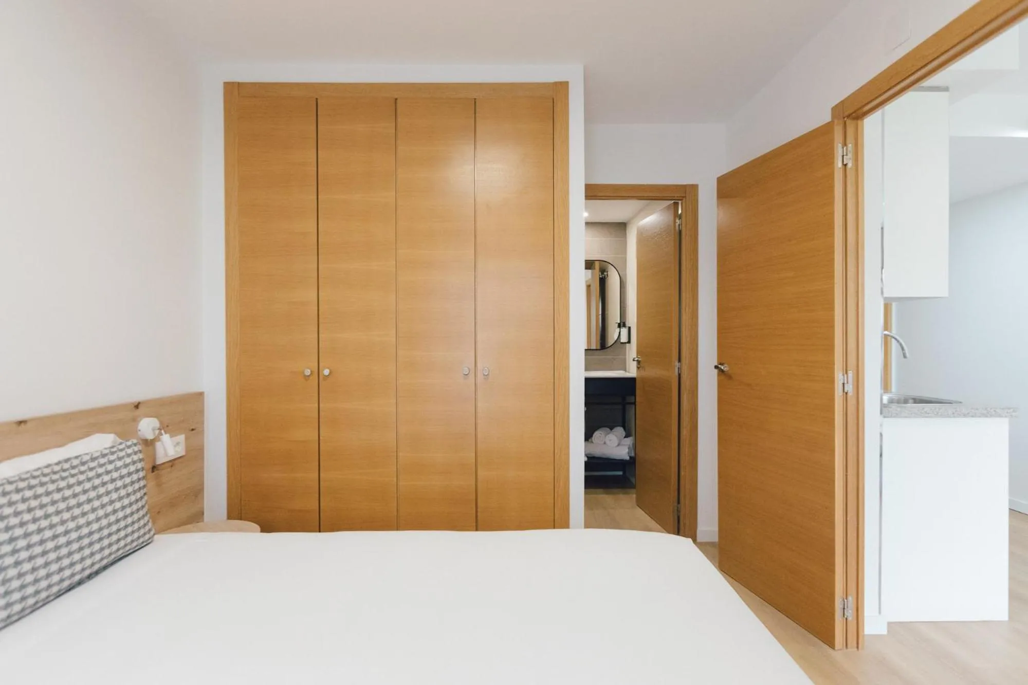 Bathroom, Bed in Pio XII Apartments Valencia