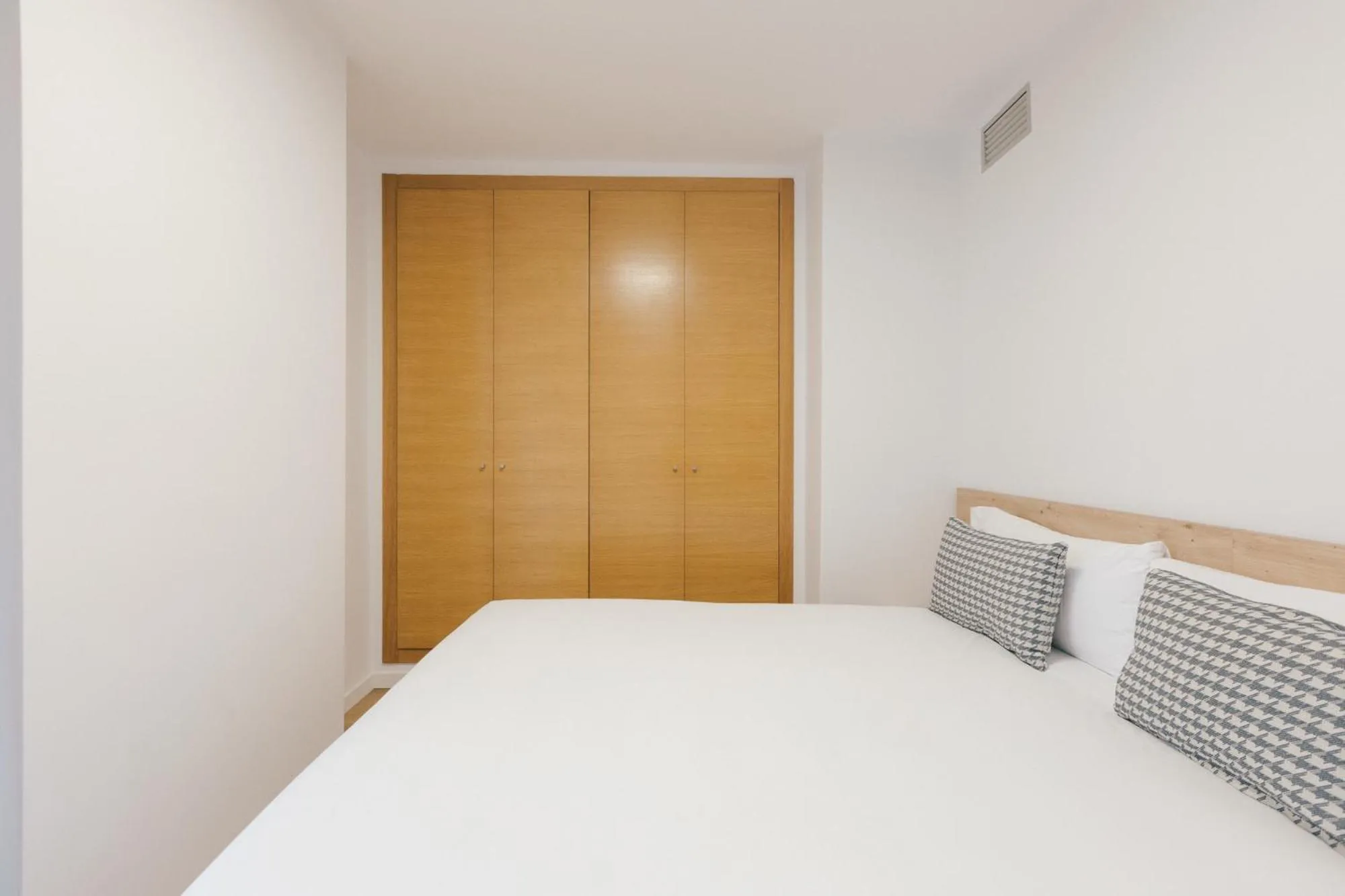 Bedroom, Bed in Pio XII Apartments Valencia