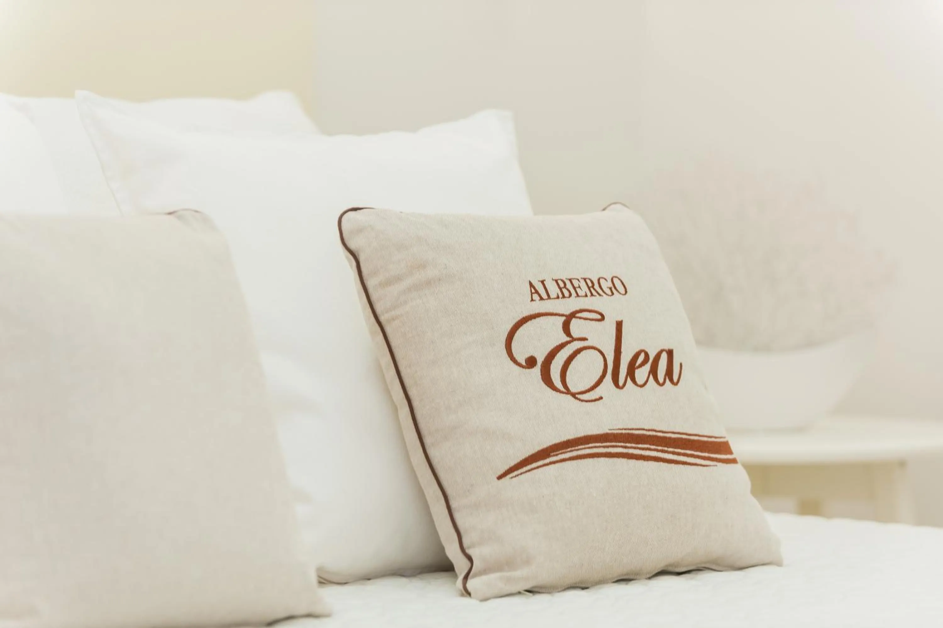 Logo/Certificate/Sign, Bed in Albergo Elea