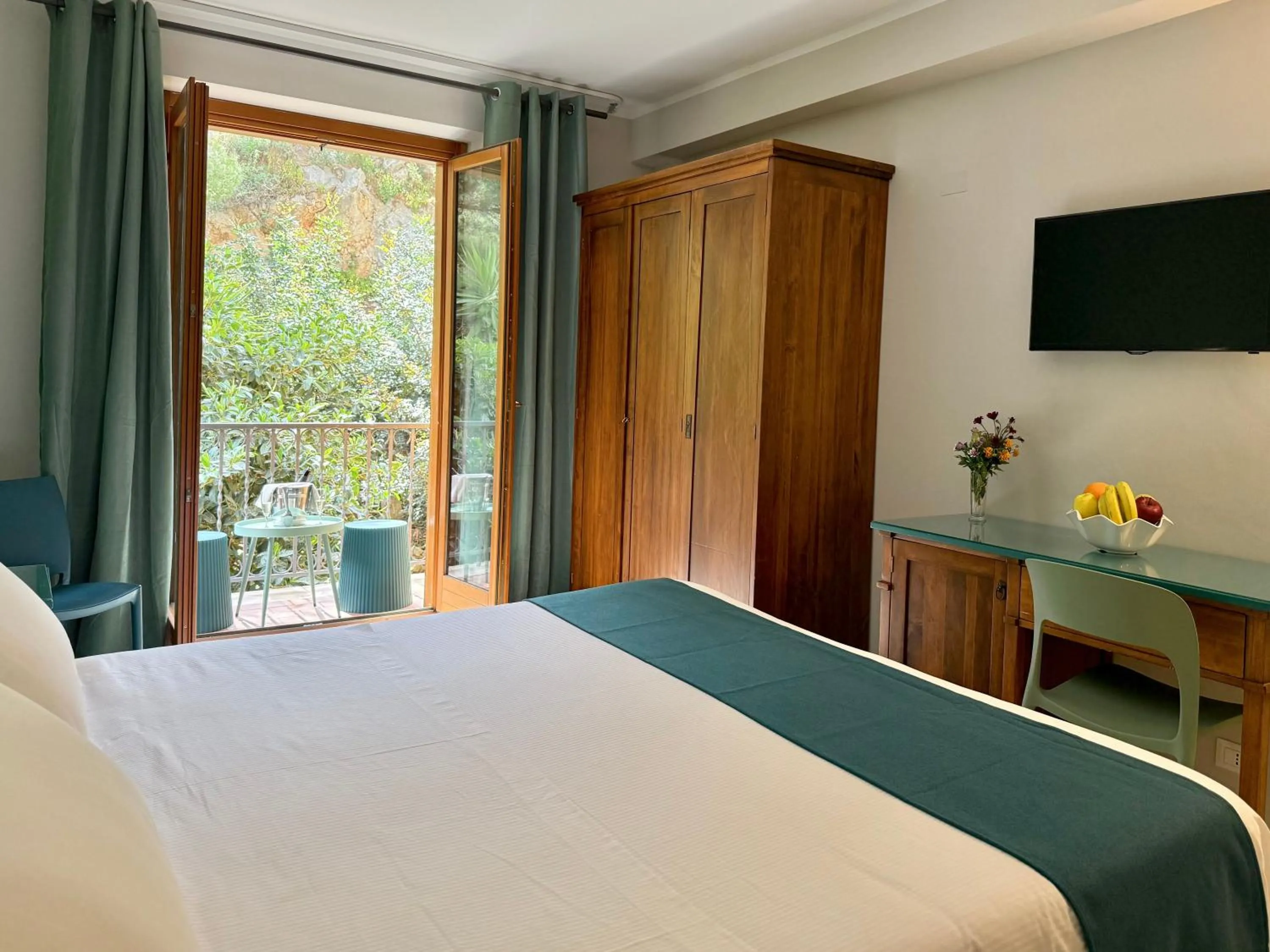 Photo of the whole room, Bed in Hotel Panoramic