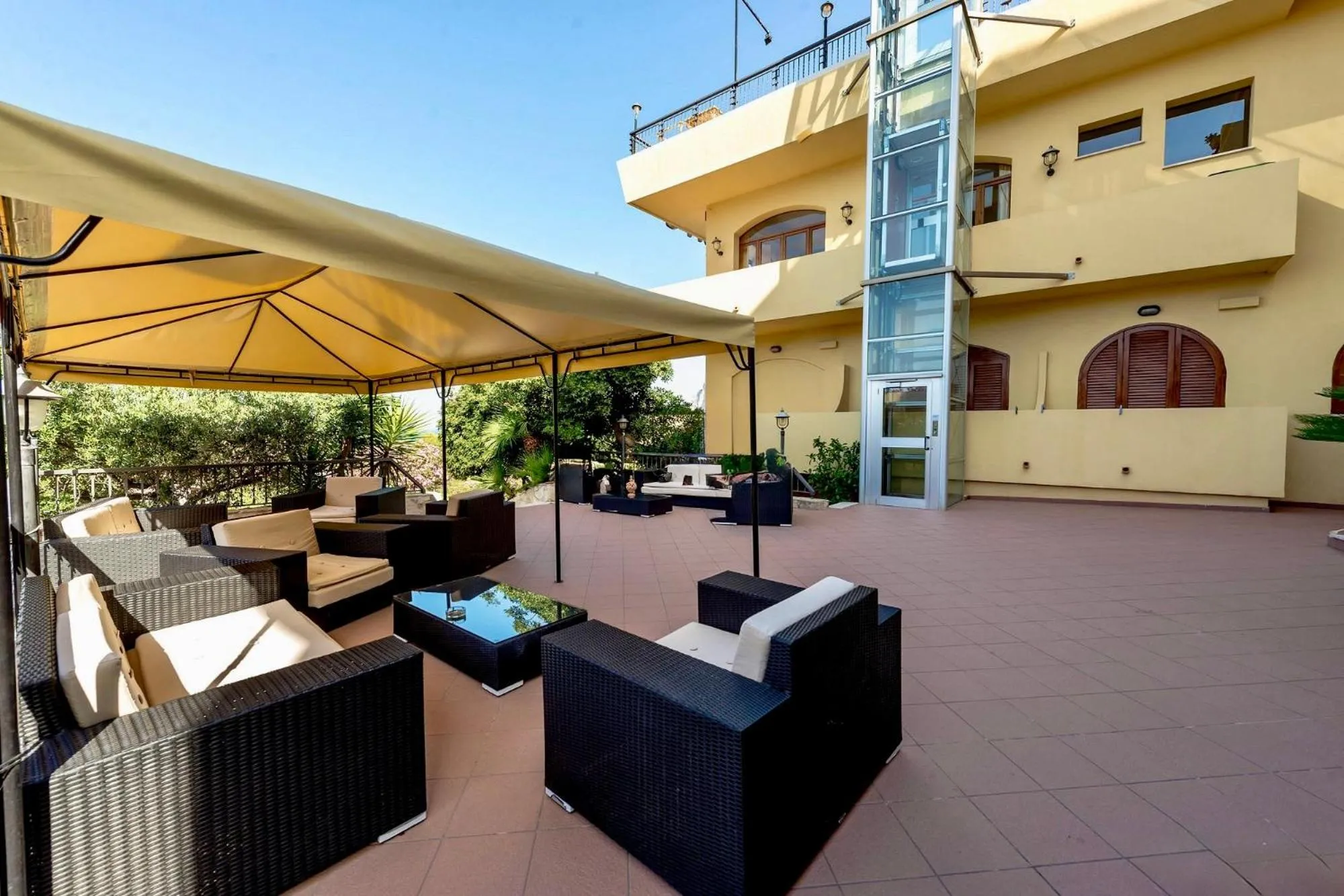 Patio in Hotel Panoramic