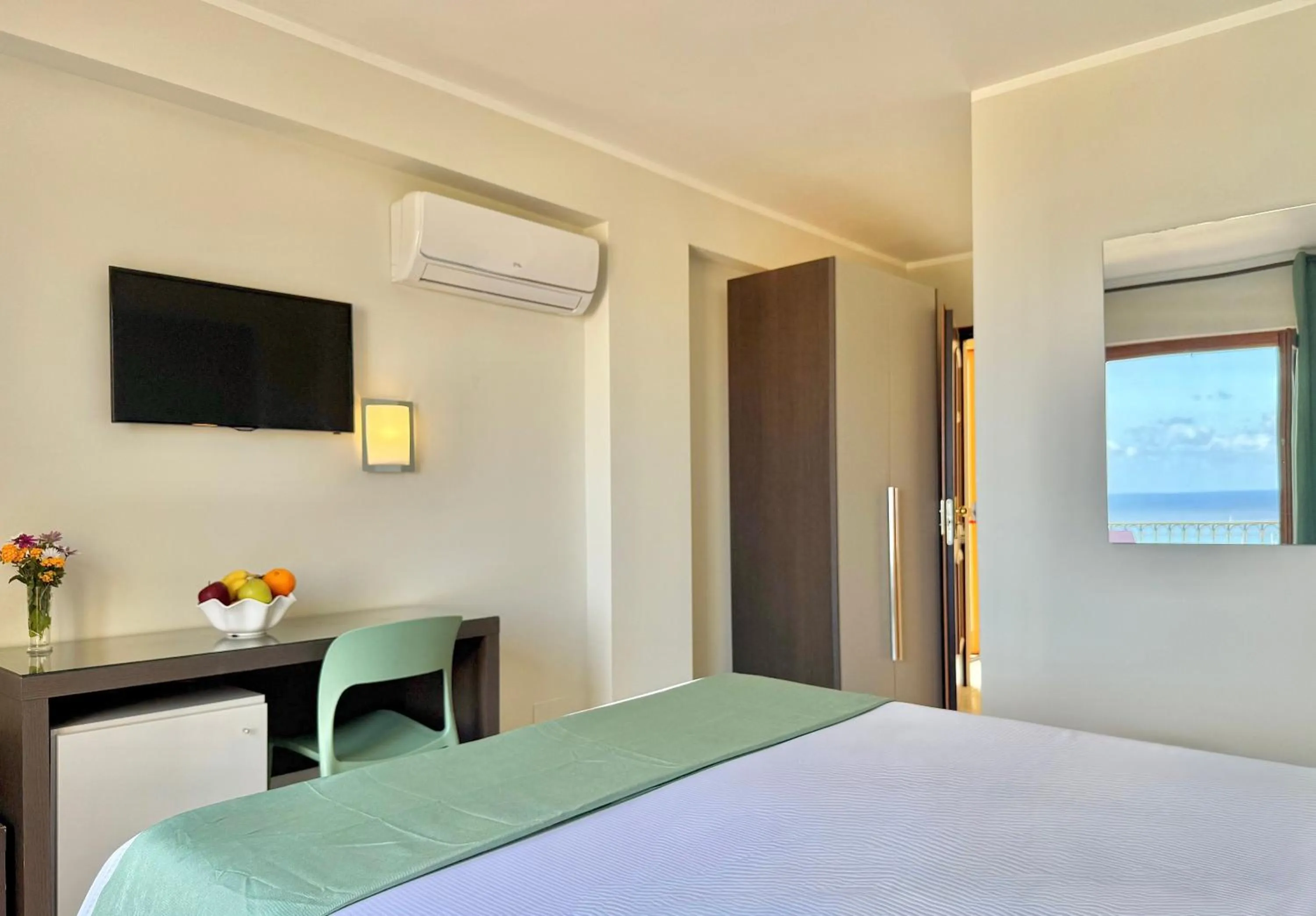 Photo of the whole room, Bed in Hotel Panoramic