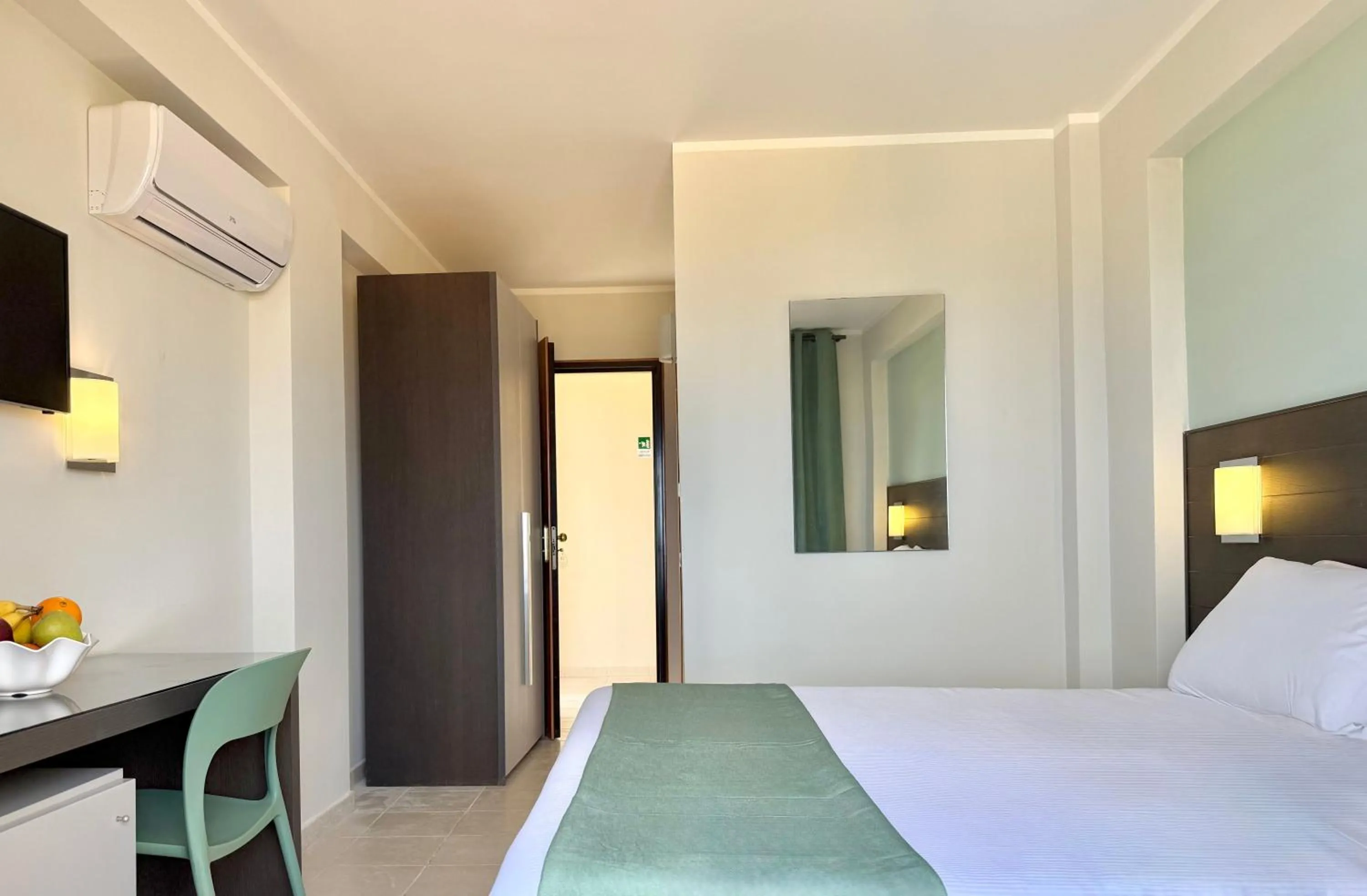 Photo of the whole room, Bed in Hotel Panoramic