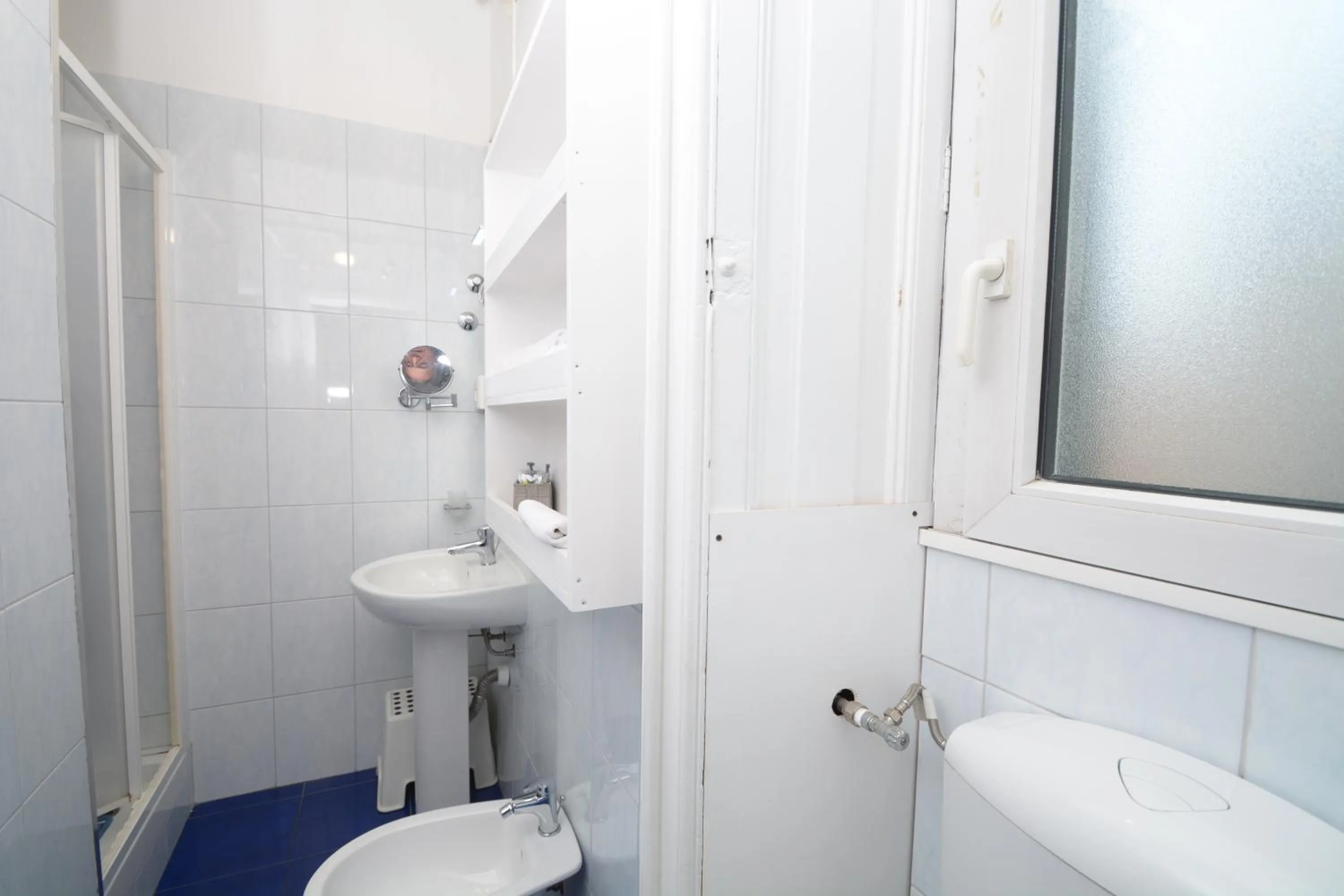 Bathroom in Olympia Hotel