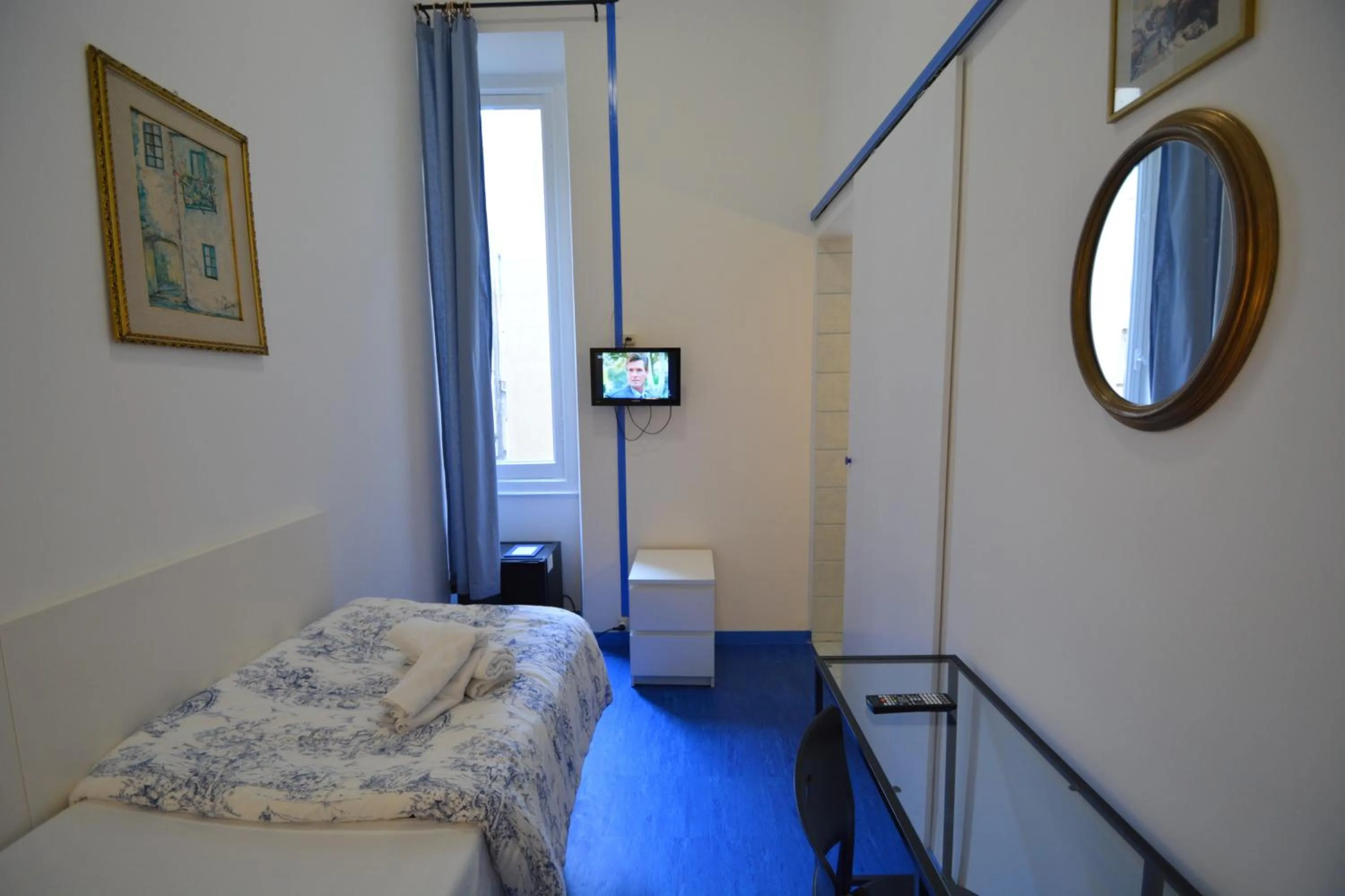 Photo of the whole room, Bed in Olympia Hotel