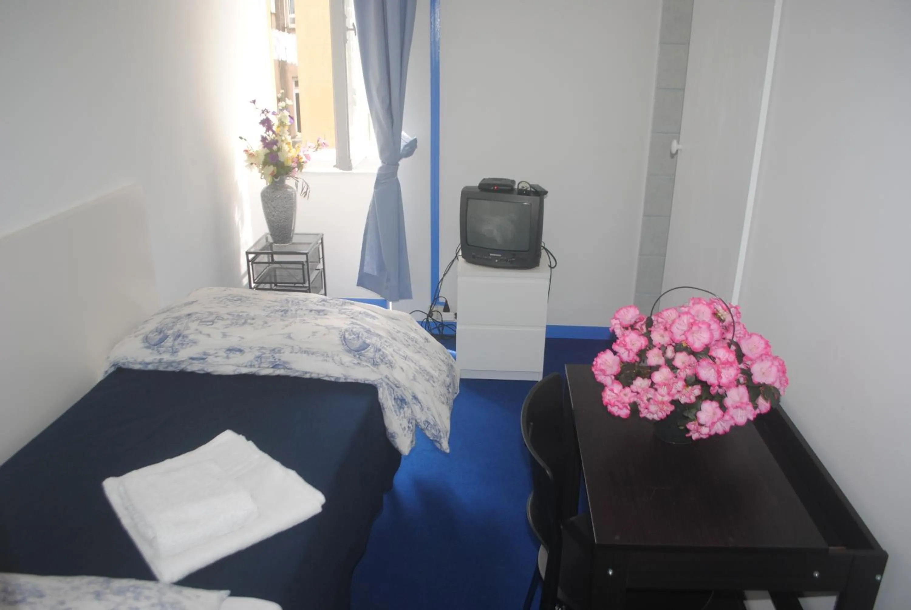 Photo of the whole room, Bed in Olympia Hotel