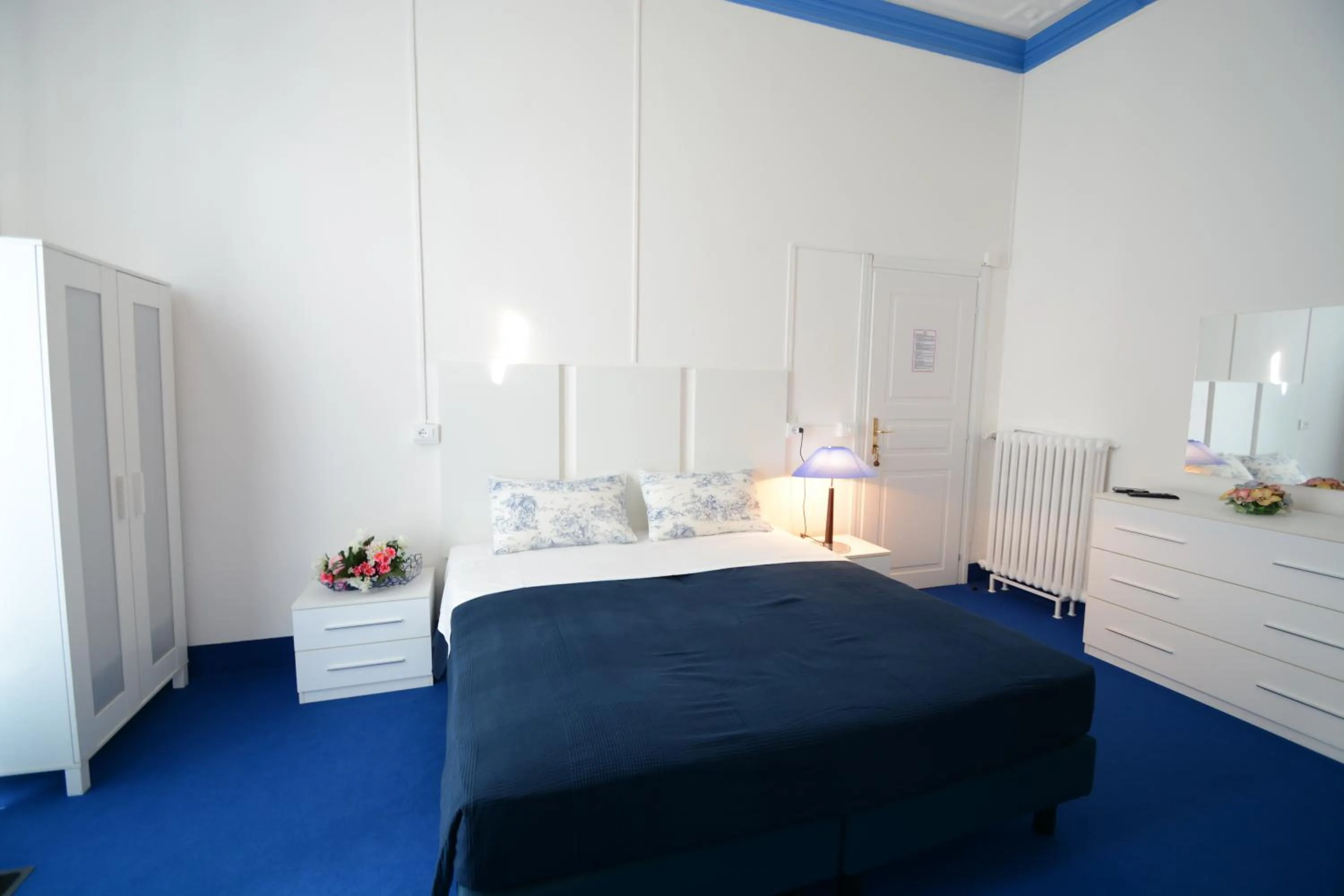 Photo of the whole room, Bed in Olympia Hotel