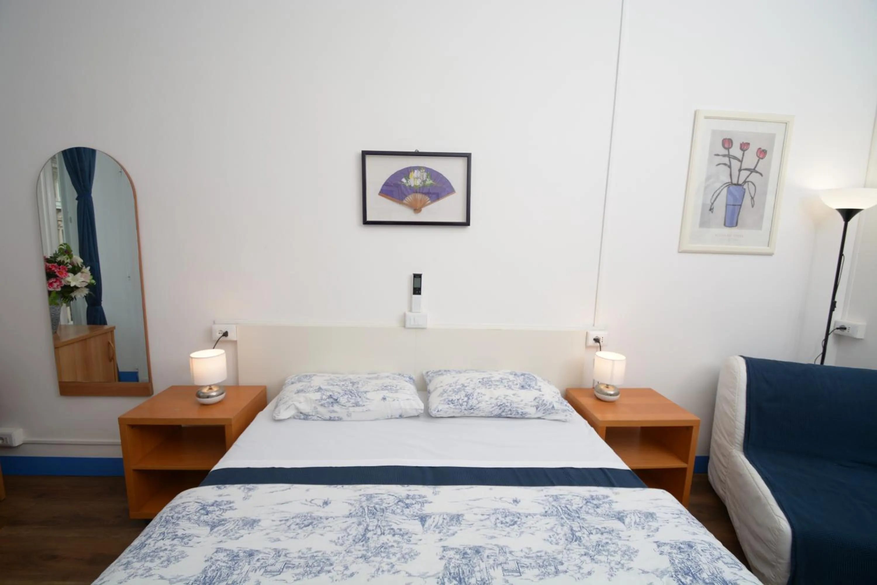 Bedroom, Bed in Olympia Hotel