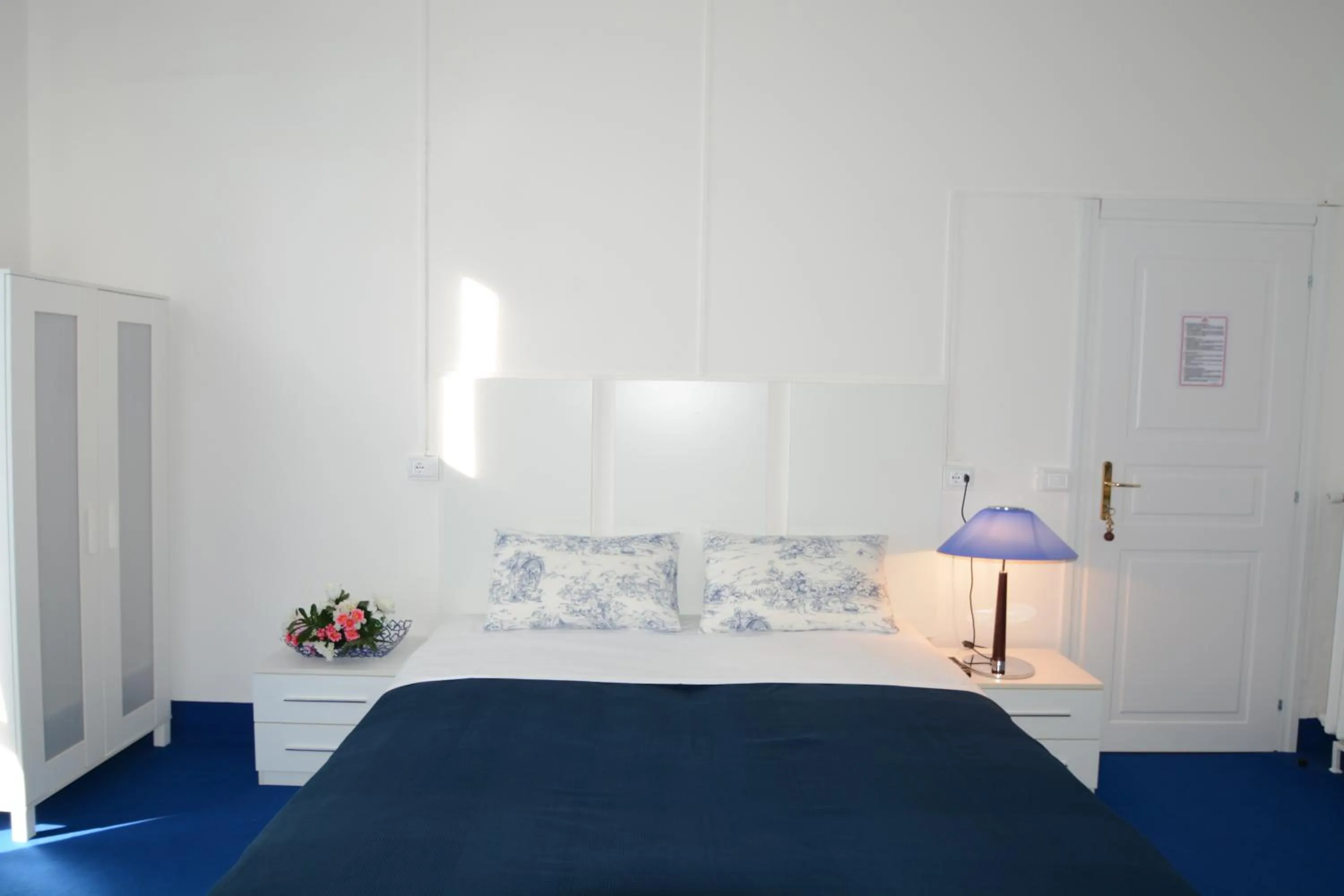 Photo of the whole room, Bed in Olympia Hotel