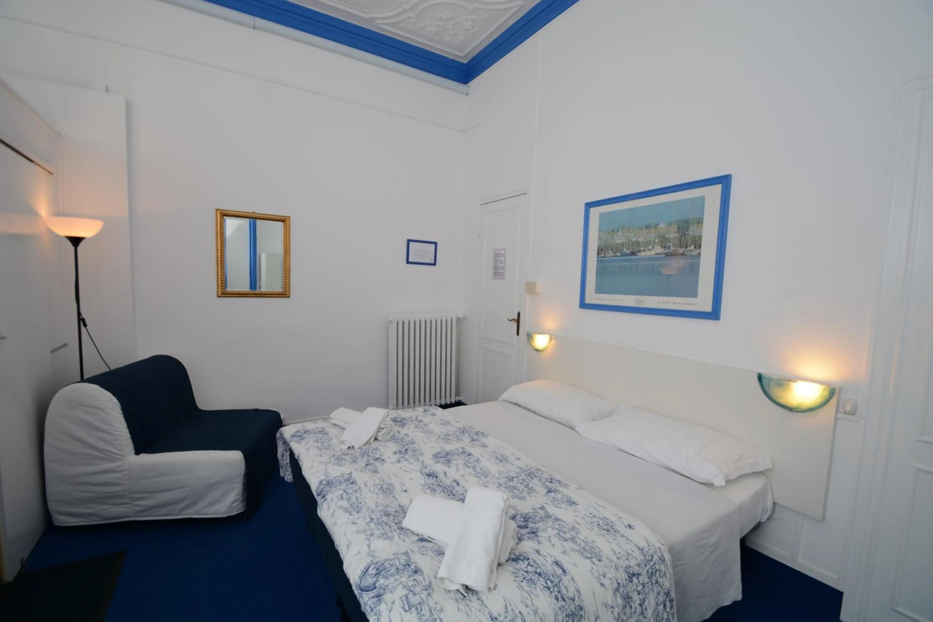 Photo of the whole room, Bed in Olympia Hotel