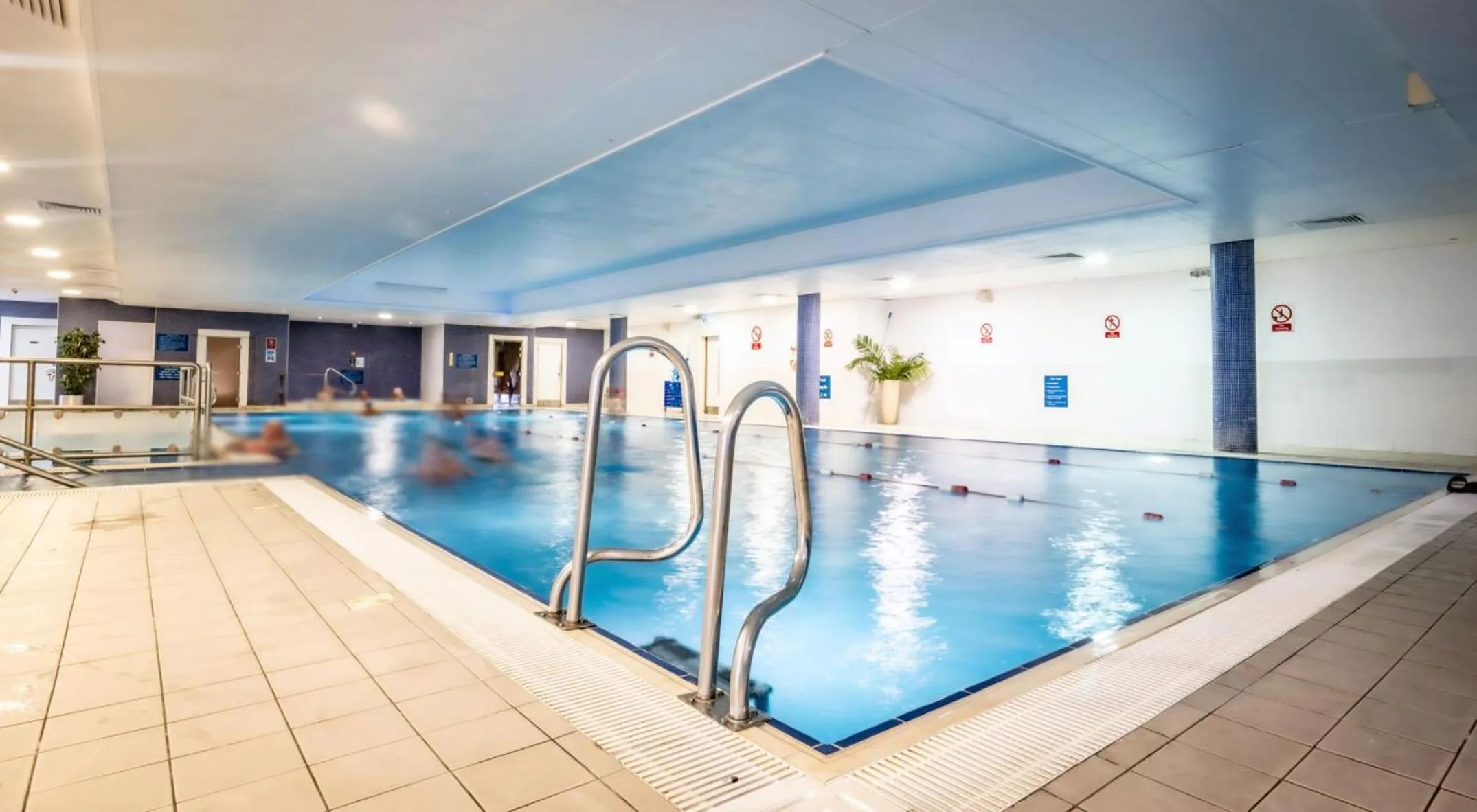 Swimming pool in Maldron Hotel & Leisure Centre Limerick