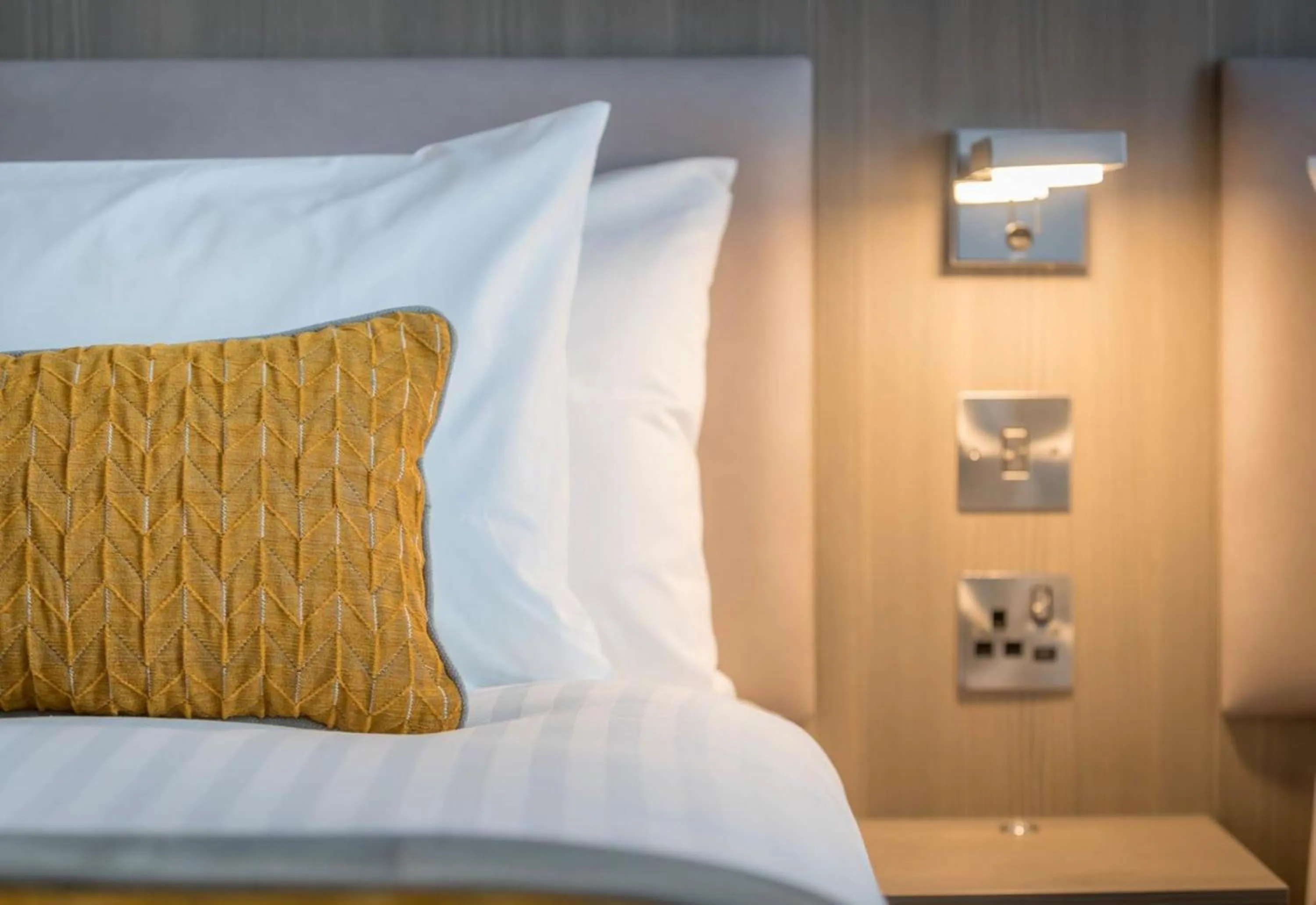 Bedroom, Bed in Maldron Hotel & Leisure Centre Limerick