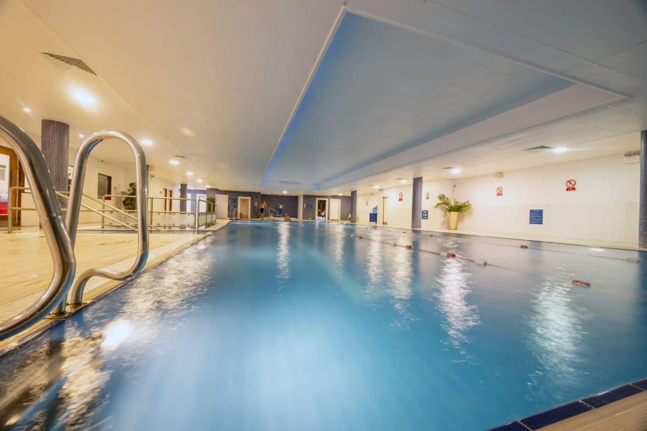Swimming pool in Maldron Hotel & Leisure Centre Limerick