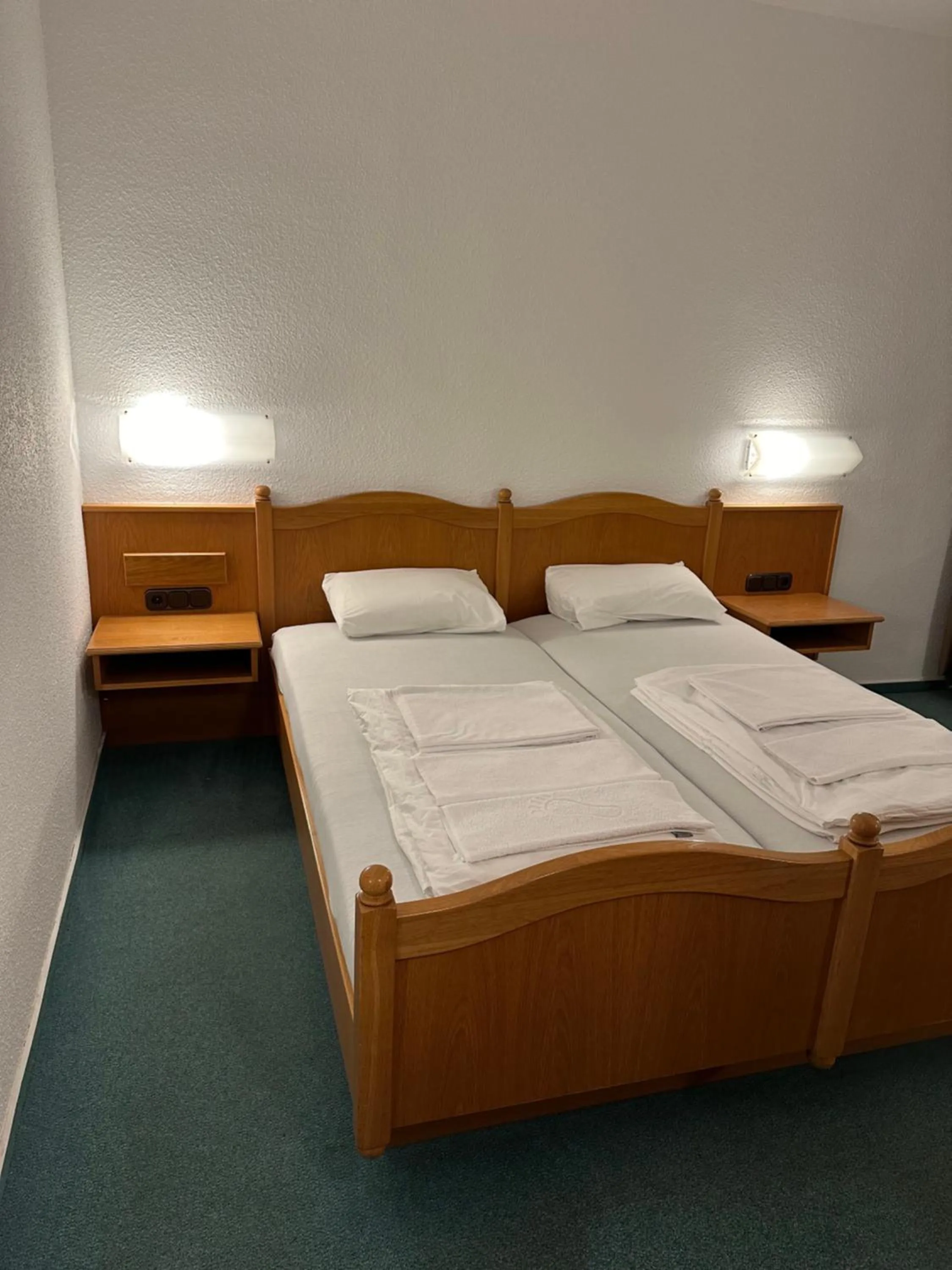 Bed in Hotel Sachsenhof