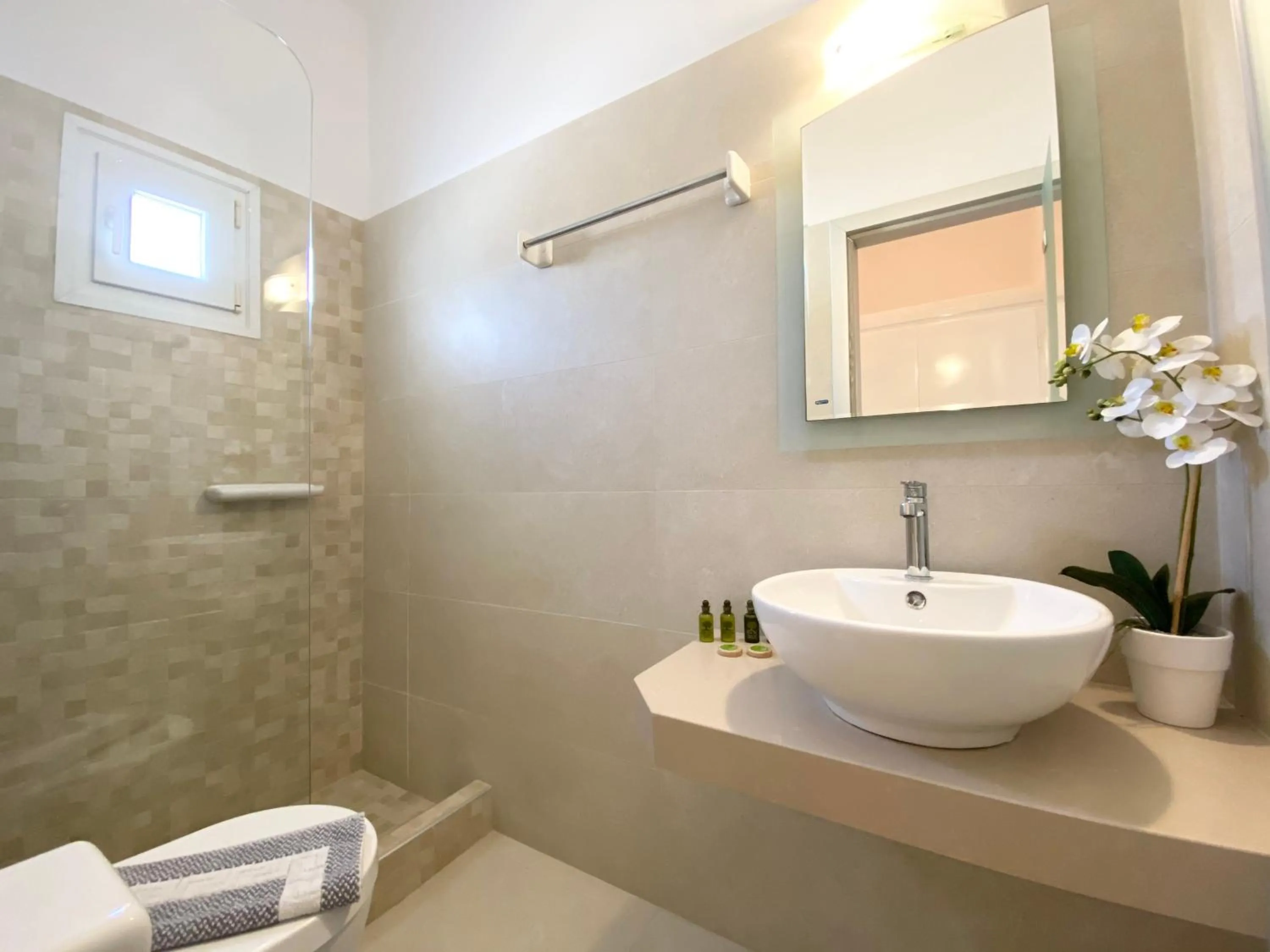 Bathroom in Eleftheria Hotel & Apartments