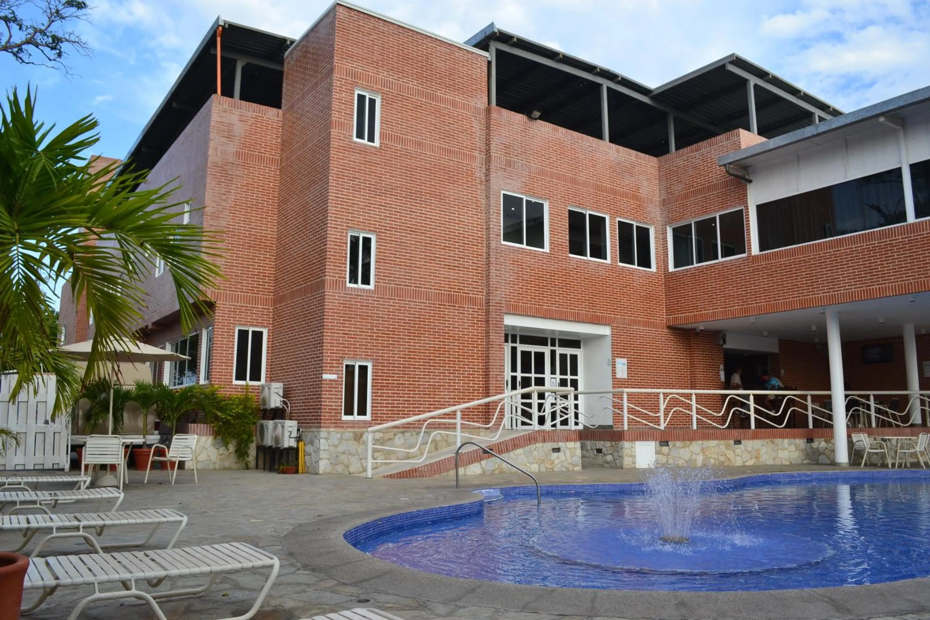 Swimming pool in Hotel Villa Playa Grande