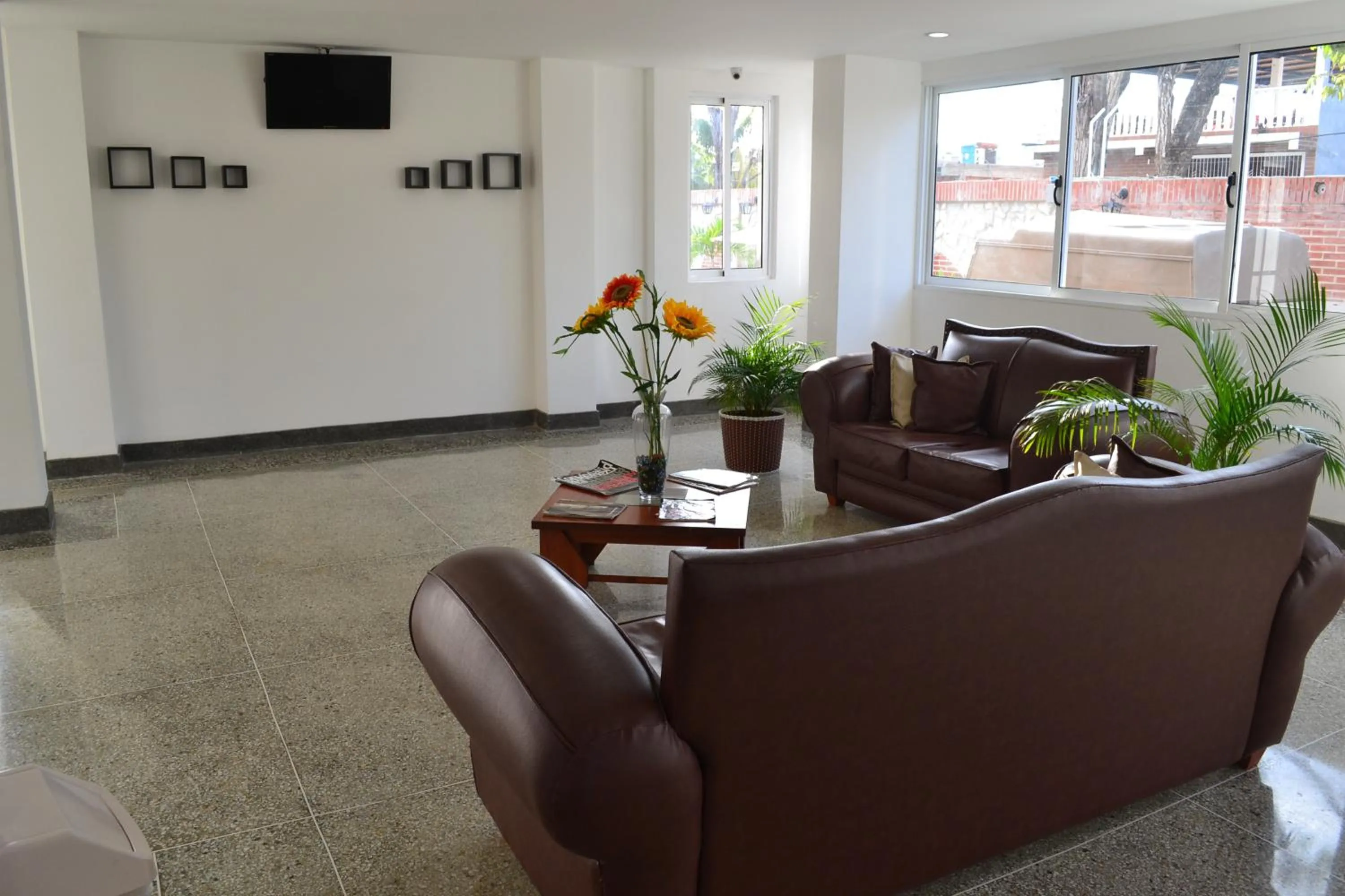 Communal lounge/ TV room in Hotel Villa Playa Grande