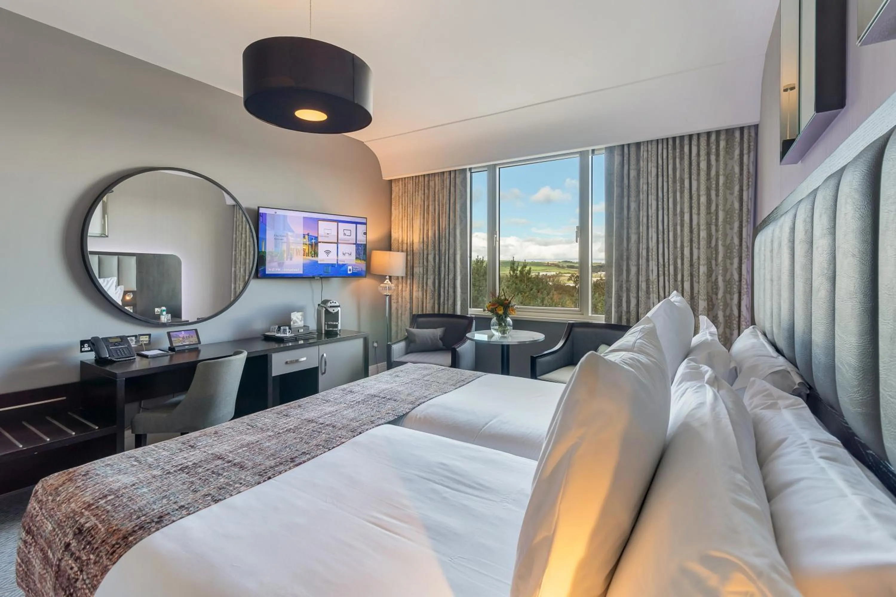 Bedroom, Bed in Fota Island Hotel and Spa