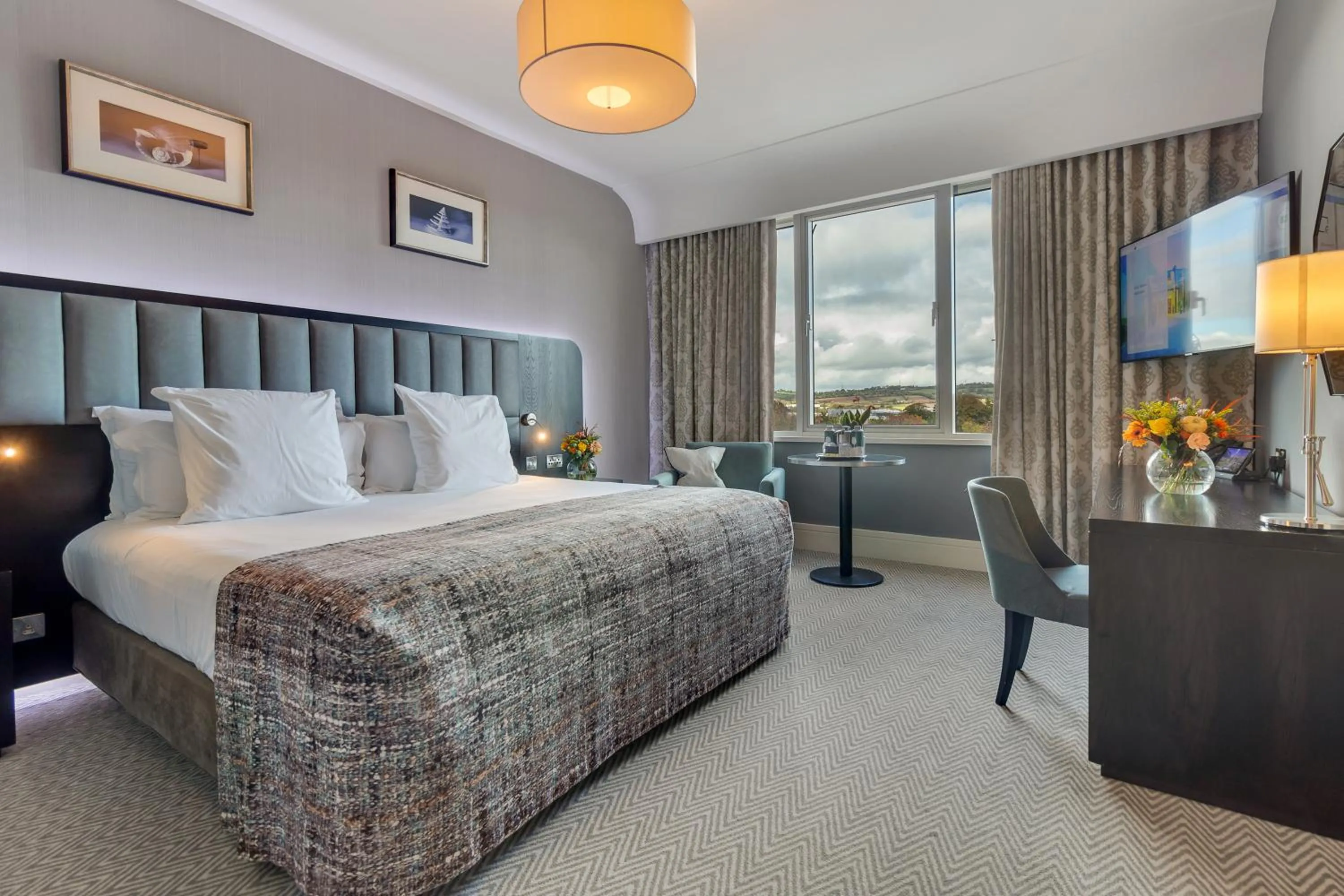 Bedroom, Bed in Fota Island Hotel and Spa