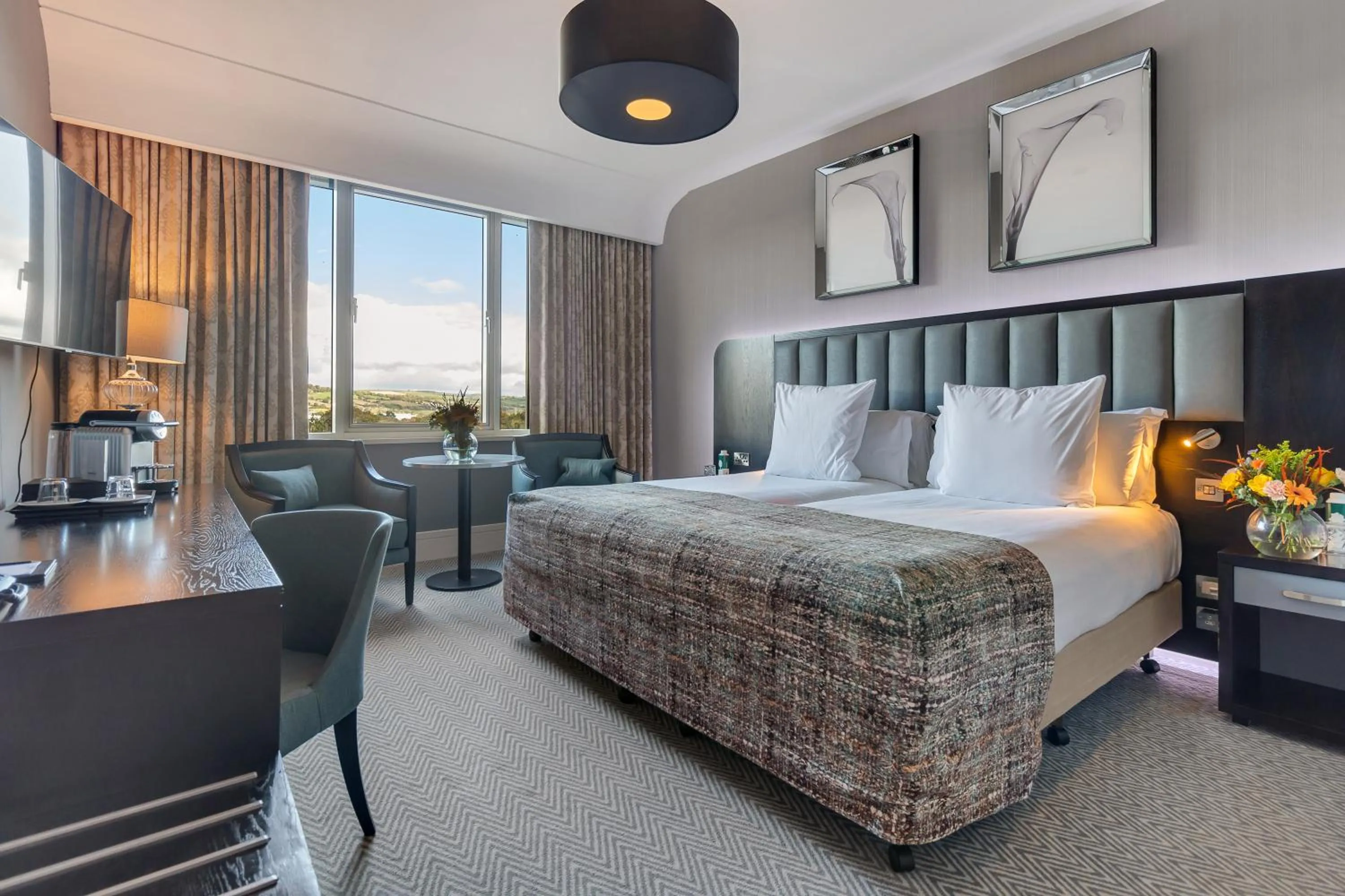 Bedroom, Bed in Fota Island Hotel and Spa