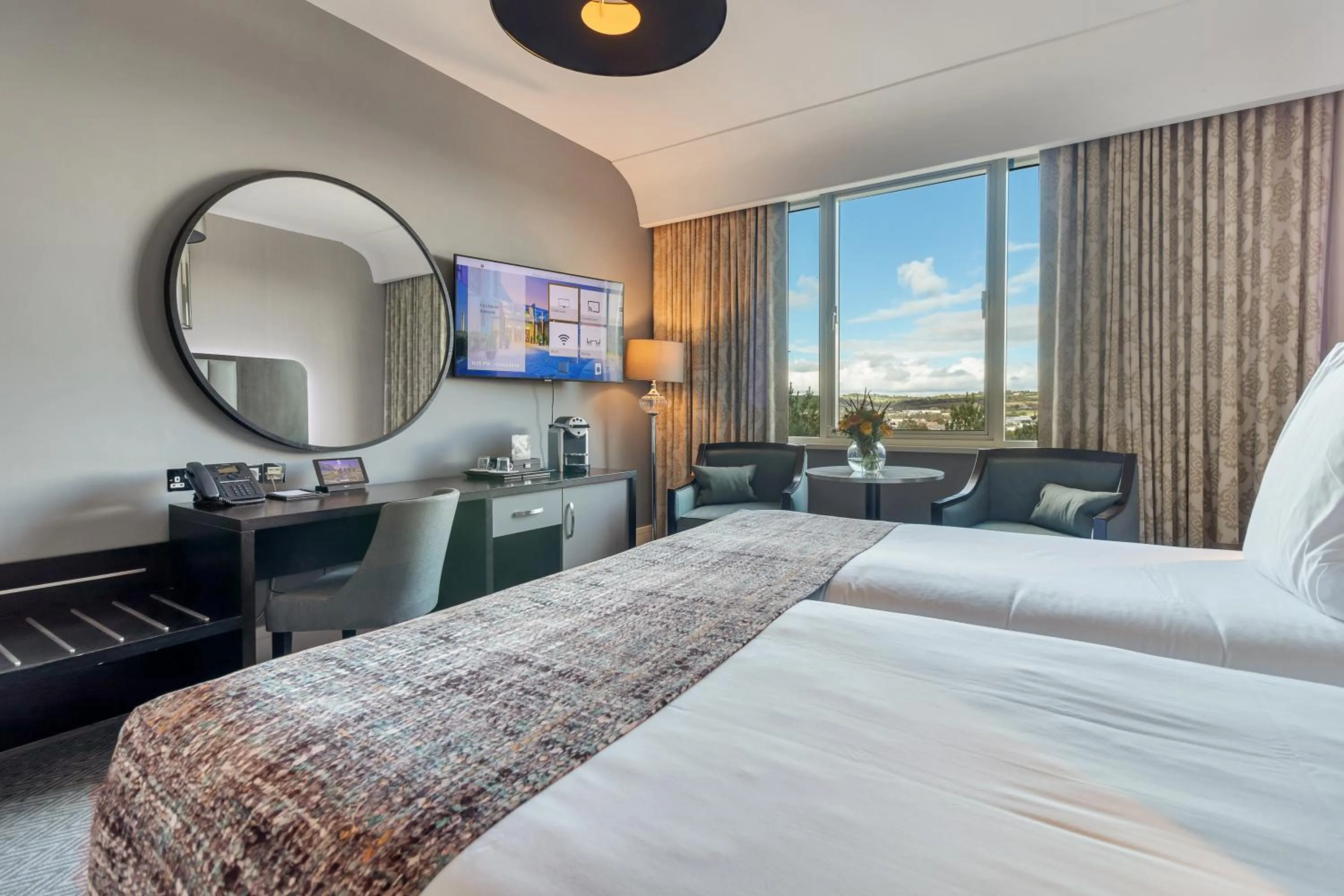 Bedroom, Bed in Fota Island Hotel and Spa