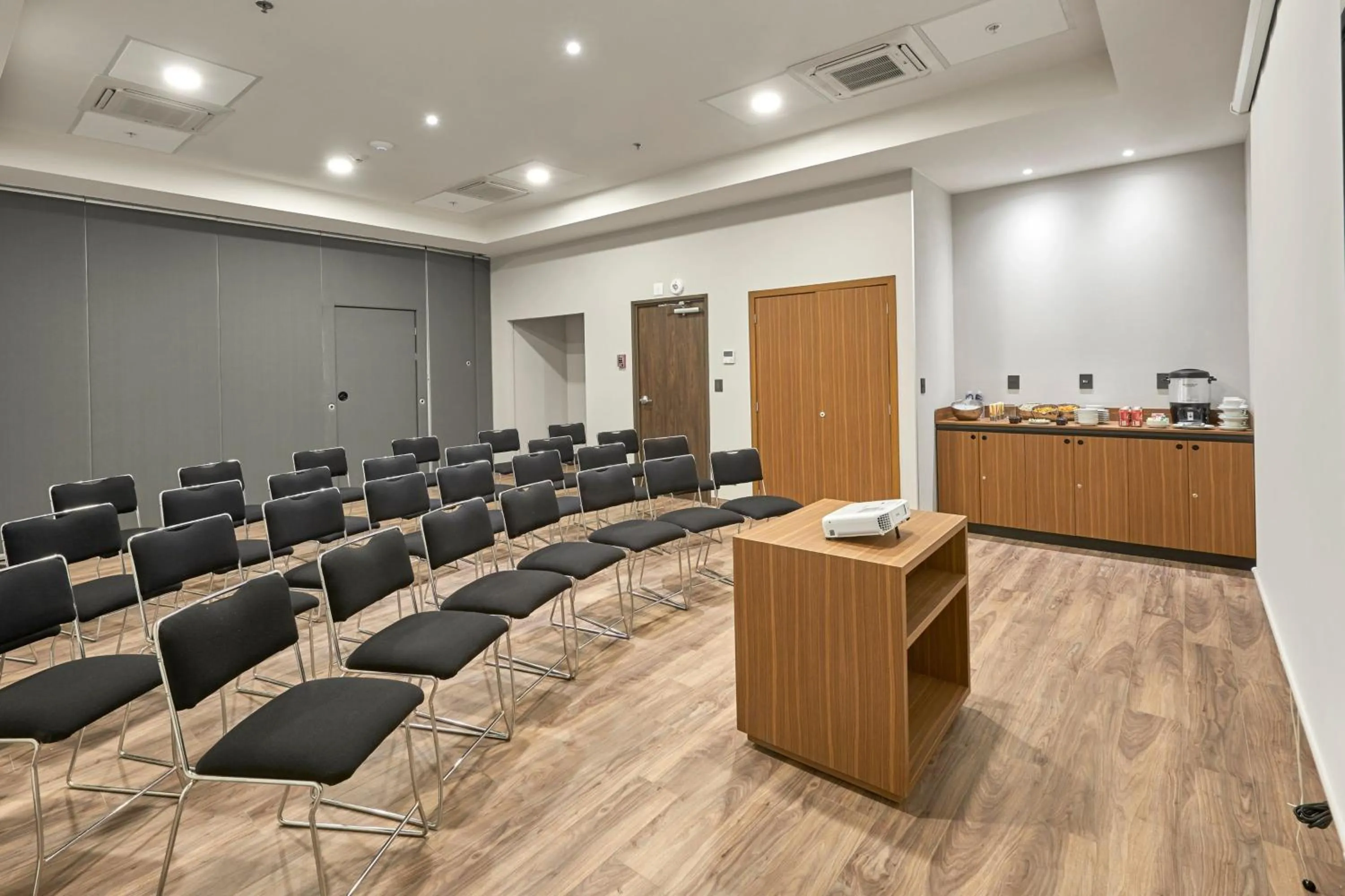 Meeting/conference room in City Express Plus by Marriott Cancun Aeropuerto Riviera