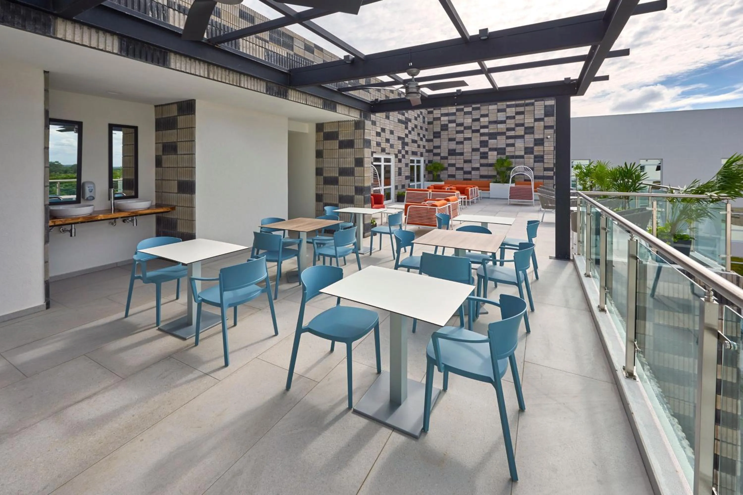 Property building in City Express Plus by Marriott Cancun Aeropuerto Riviera