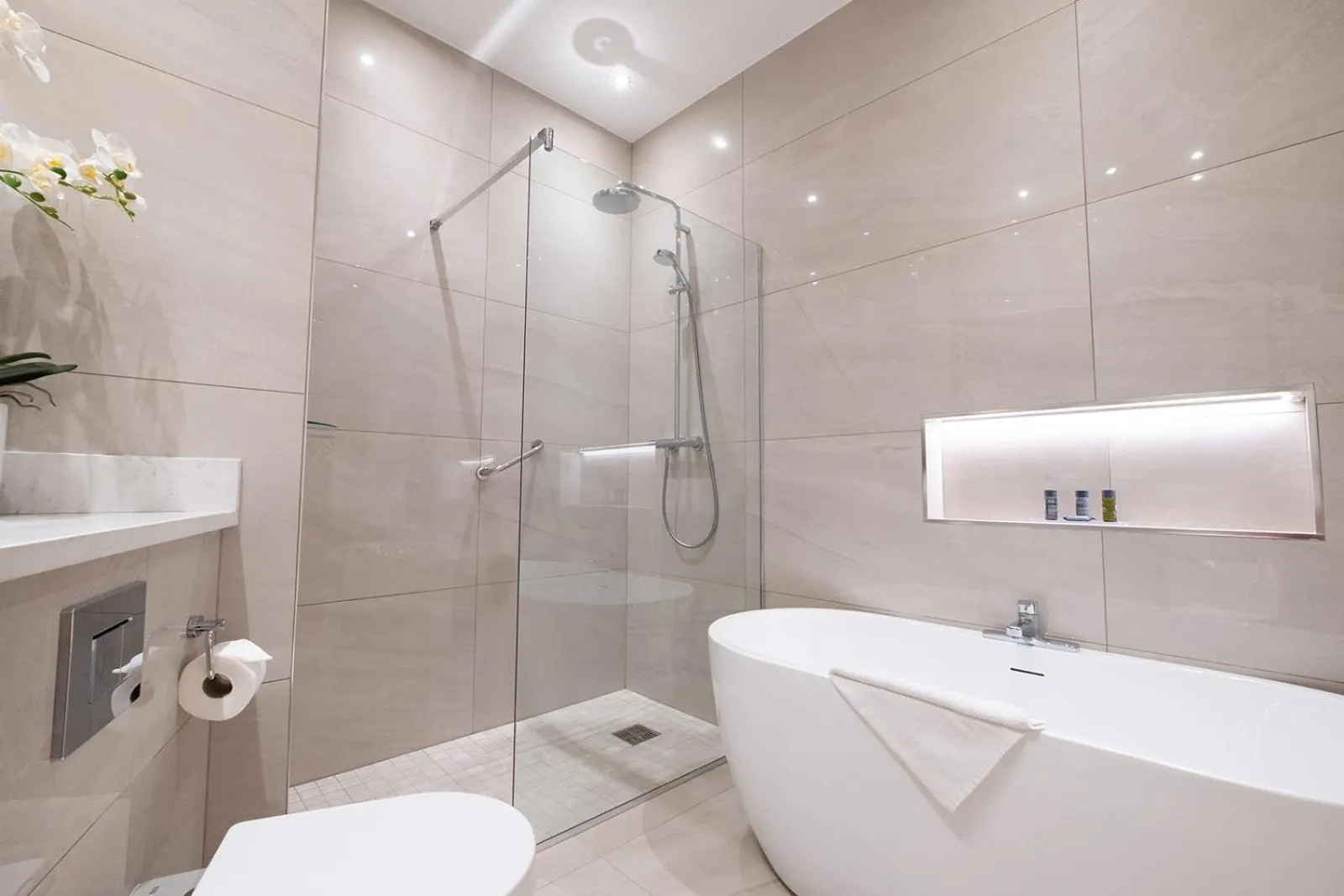 Bathroom in Clanard Court Hotel