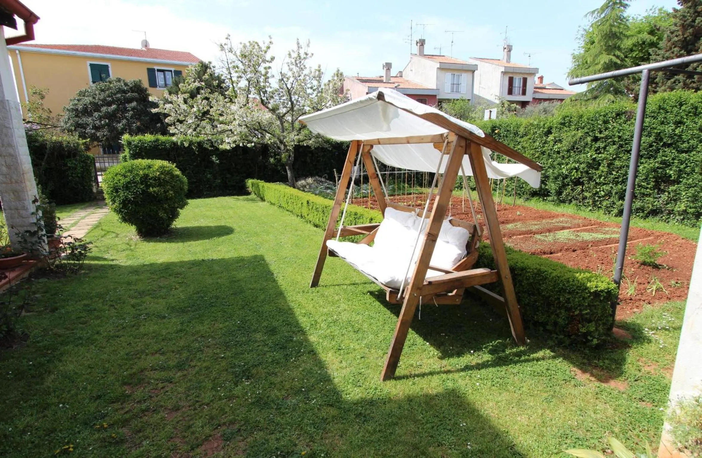 Garden in Apartments Milena
