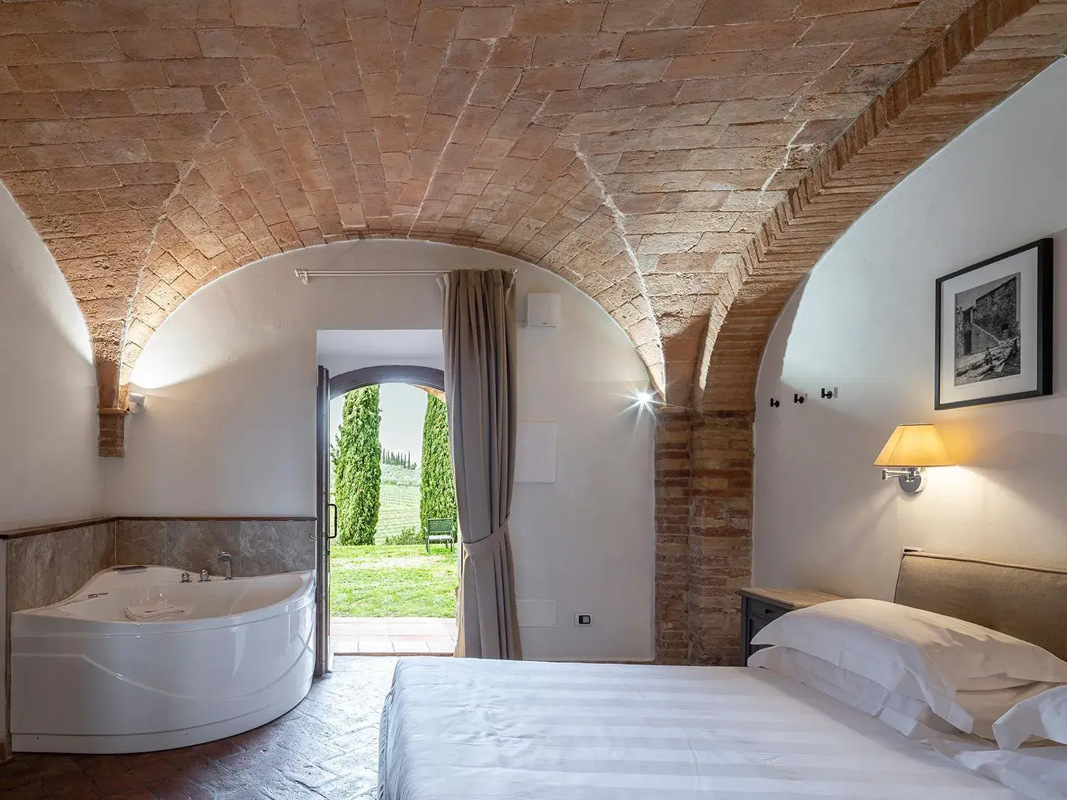 Deluxe Double Room with Jacuzzi in Mormoraia Deluxe Double Room with Jacuzzi in Mormoraia