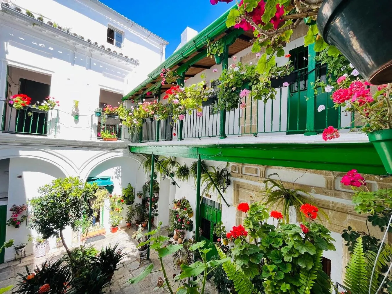Inner courtyard view in Apartamentos Jerez