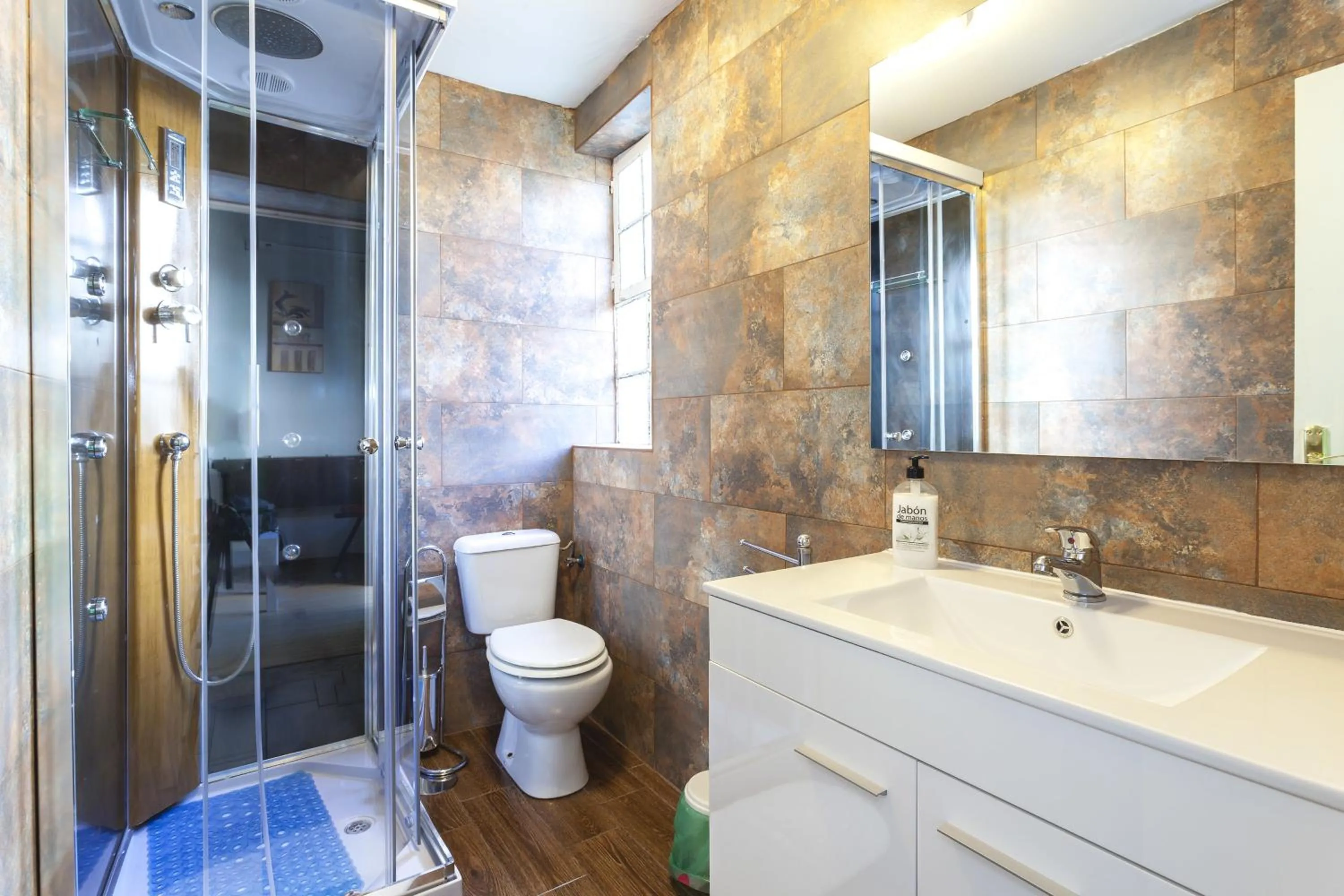 Shower in Apartamentos Jerez