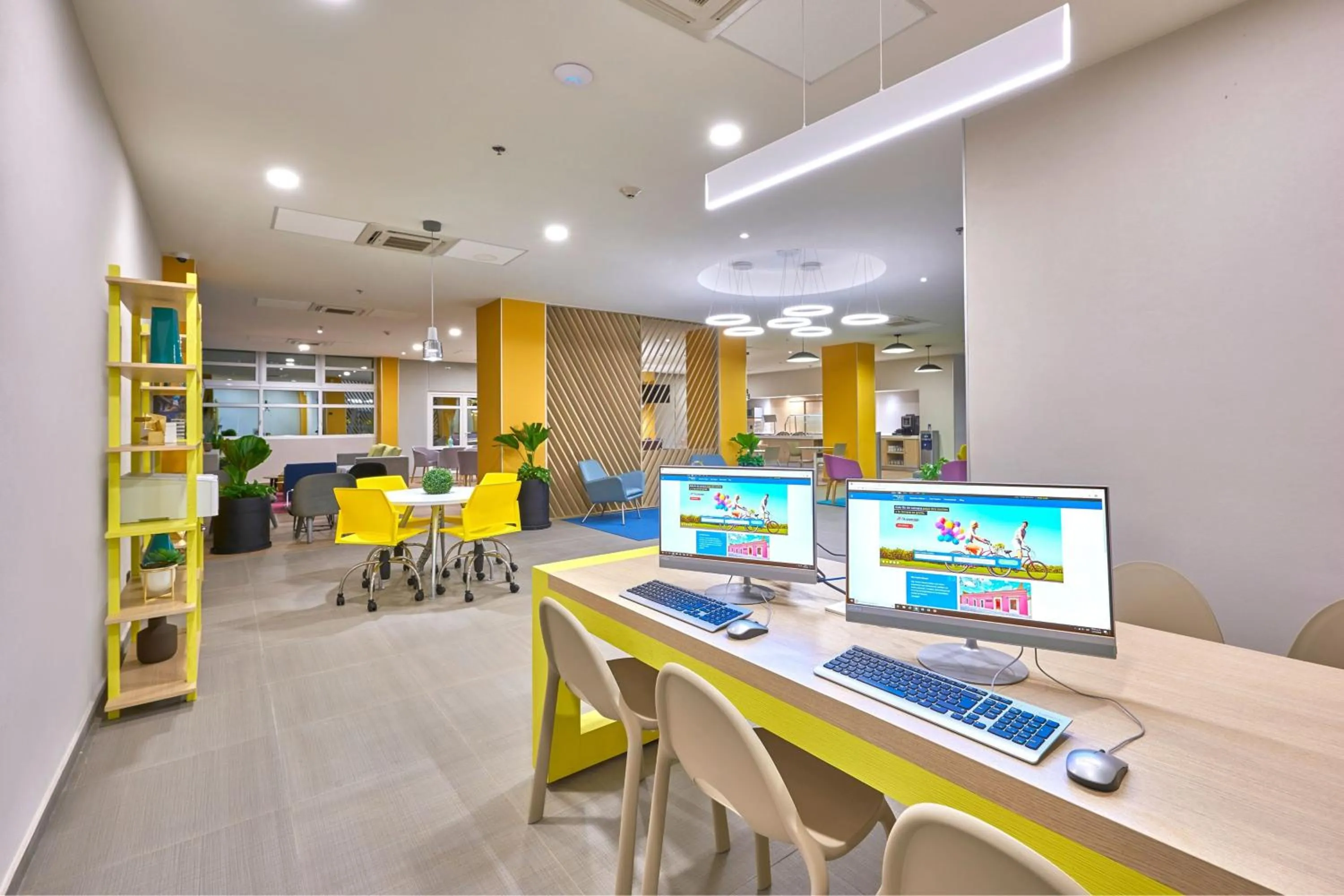 Lobby or reception in City Express Suites by Marriott Cancún Aeropuerto