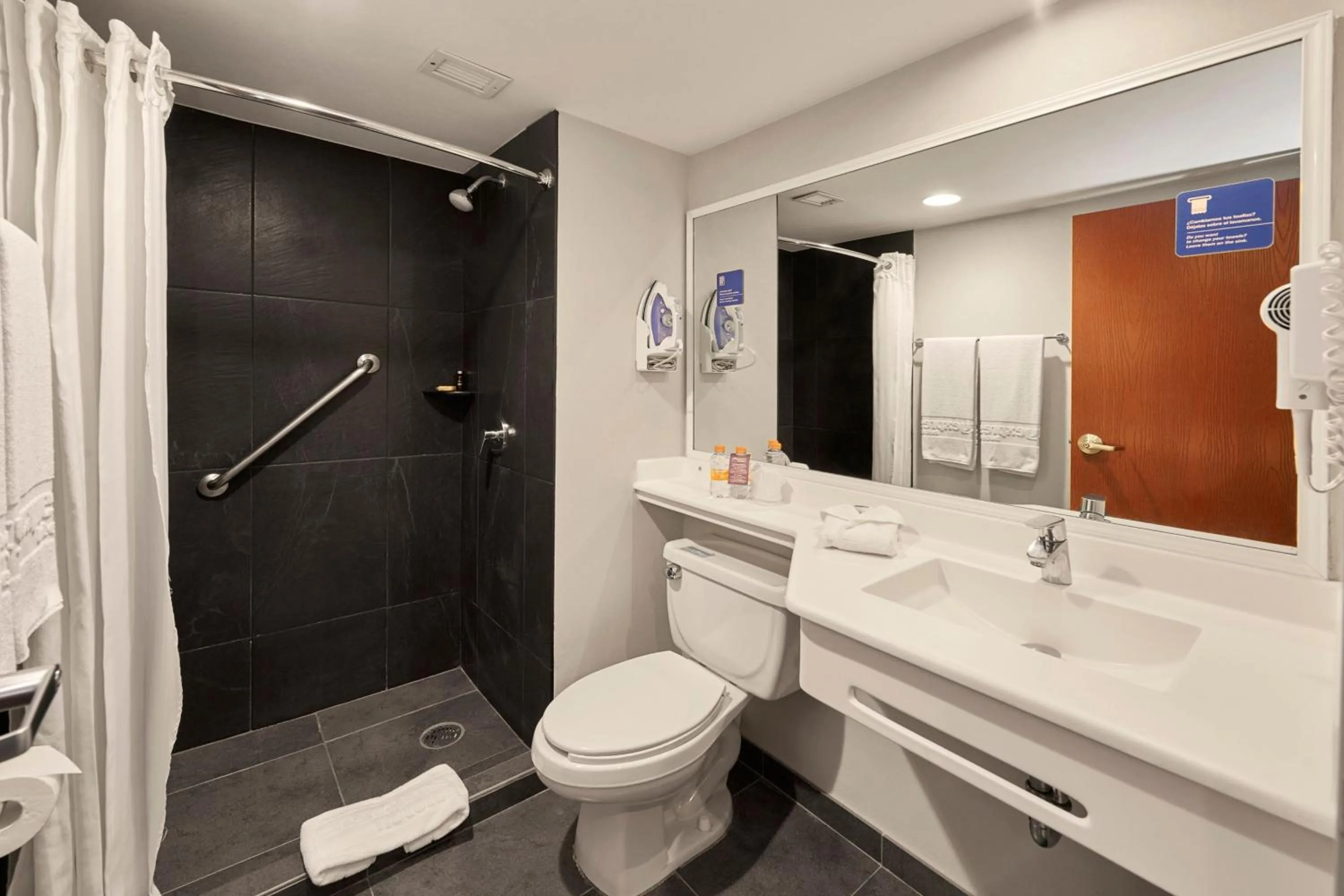 Bathroom in City Express Plus by Marriott Ciudad de Mexico Interlomas