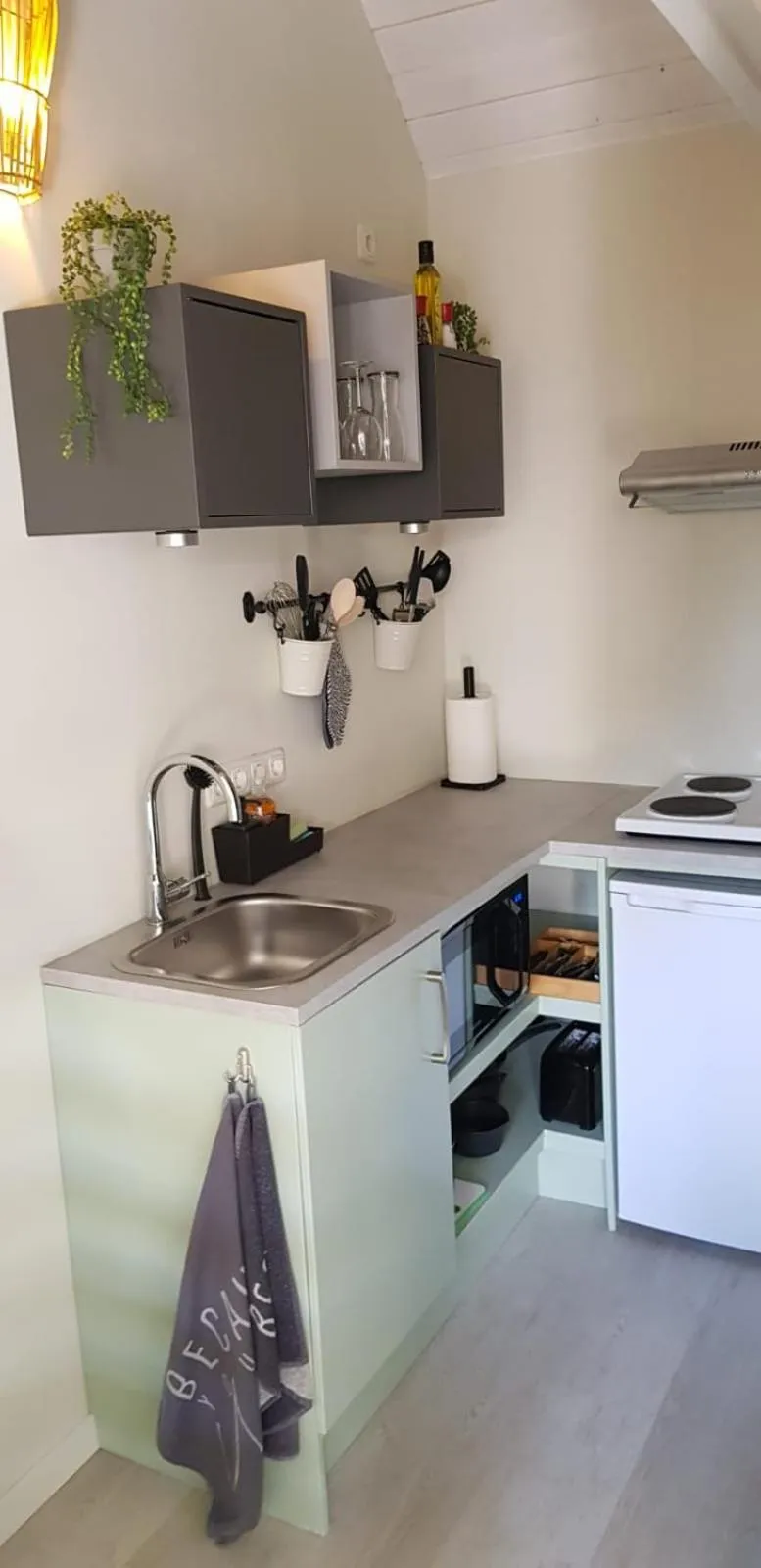 Kitchen or kitchenette in B&B Het Onderduukertje