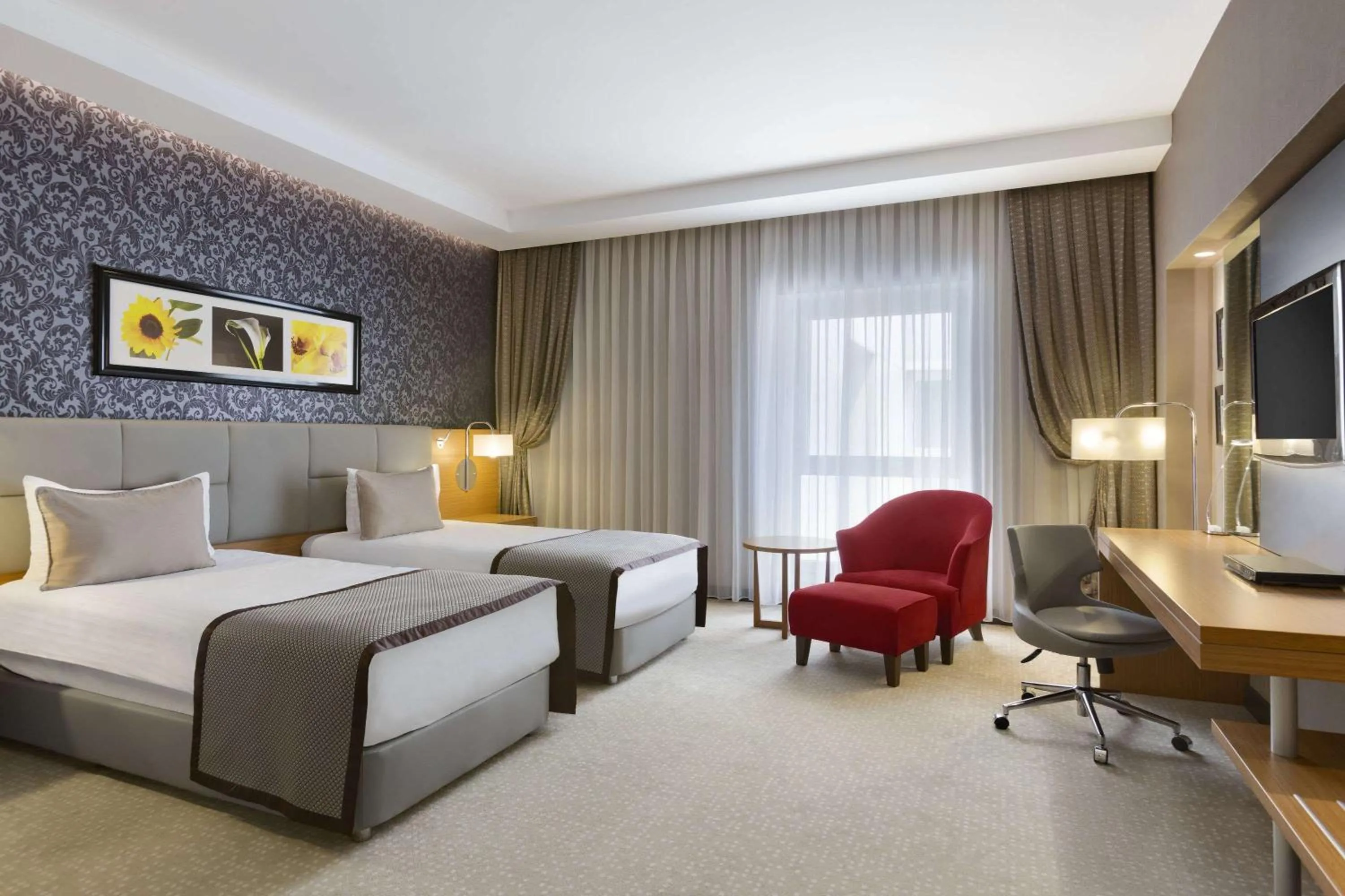 Photo of the whole room, Bed in Ramada Plaza By Wyndham Izmit
