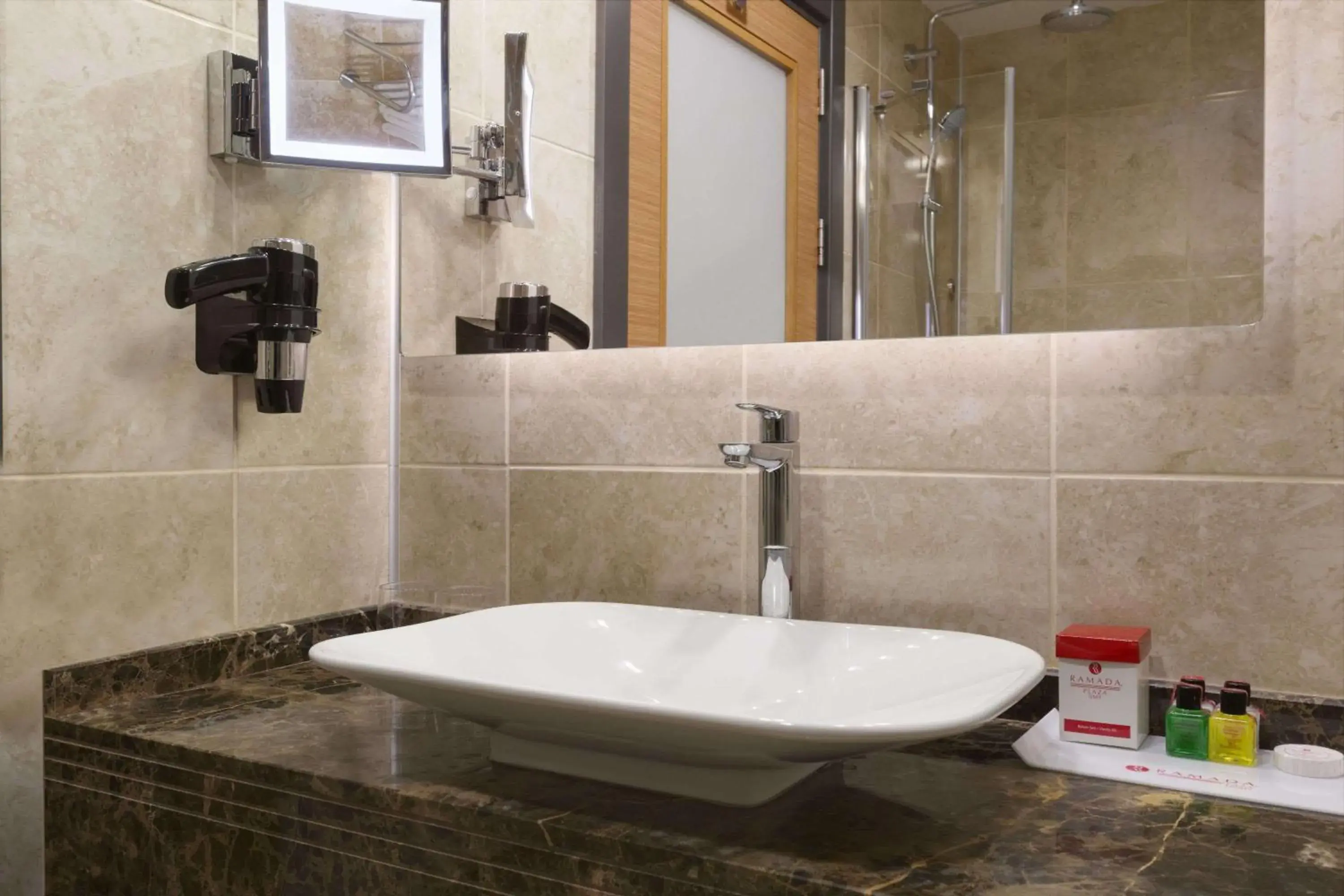 Bathroom in Ramada Plaza By Wyndham Izmit Bathroom in Ramada Plaza By Wyndham Izmit