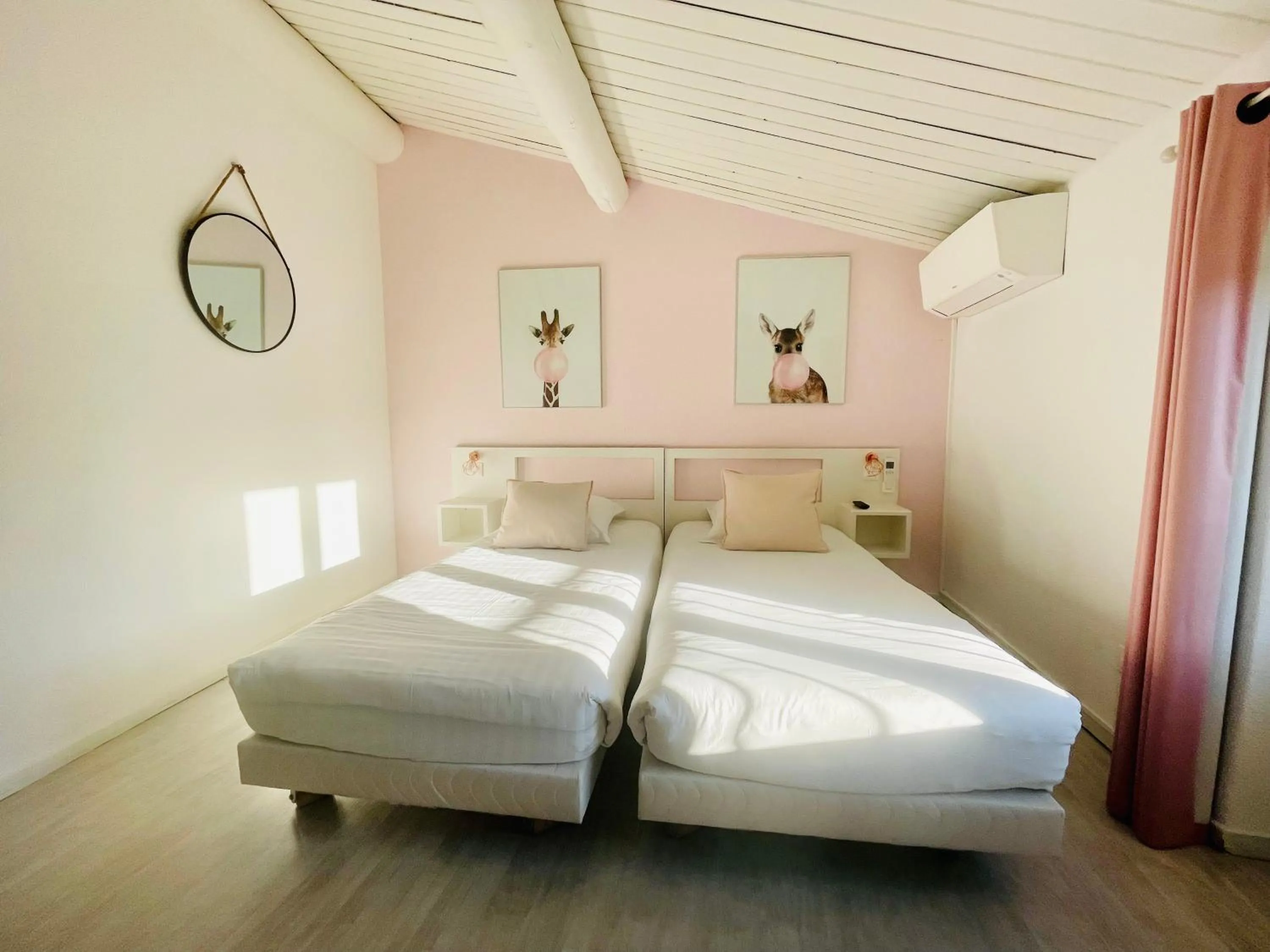 Photo of the whole room, Bed in Hôtel La Bastide de Vaison