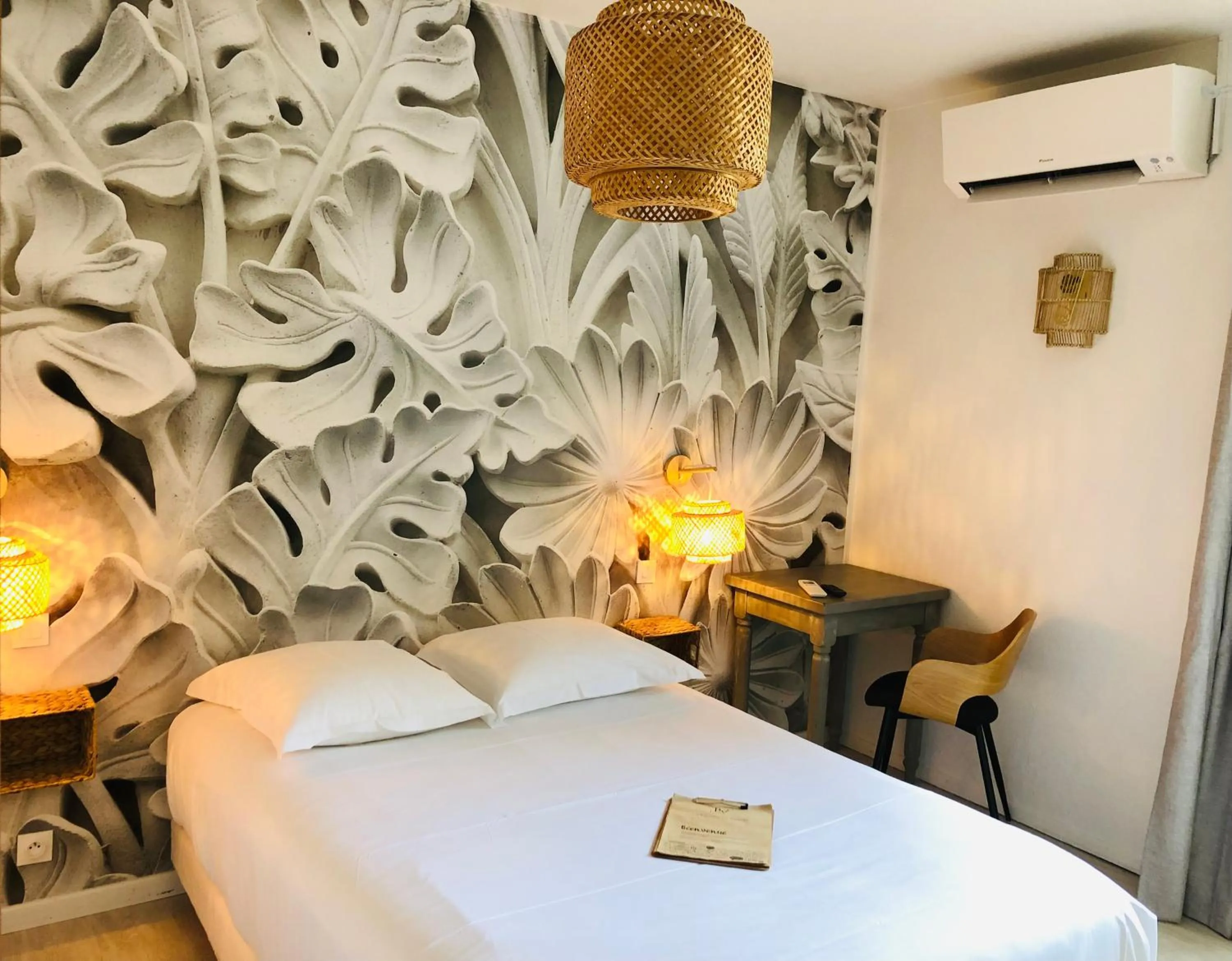 Photo of the whole room, Bed in Hôtel La Bastide de Vaison