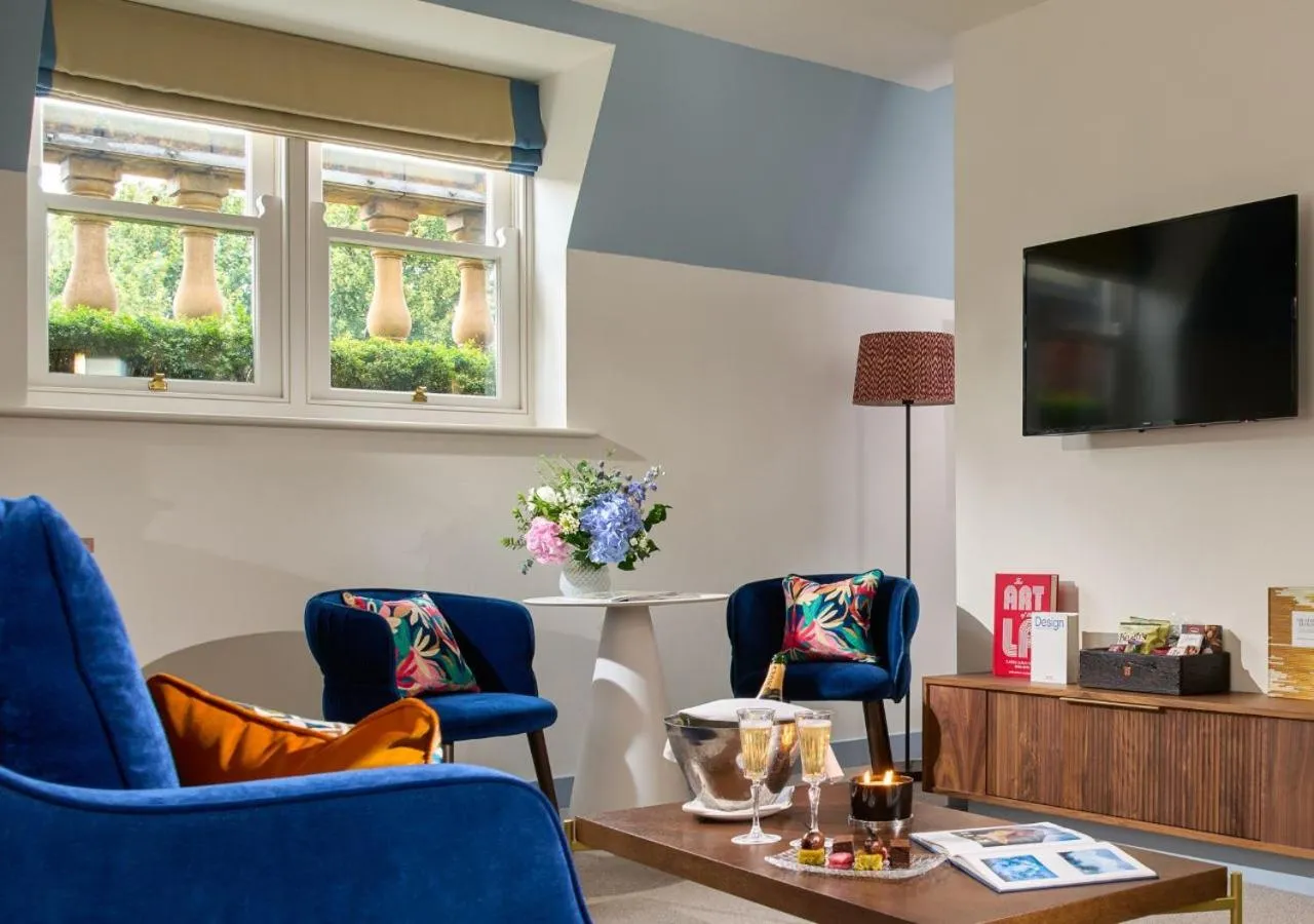 Seating area in Dylan