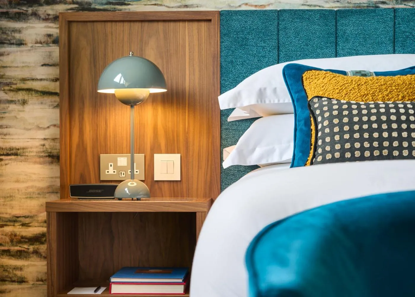 Guests, Bed in Dylan