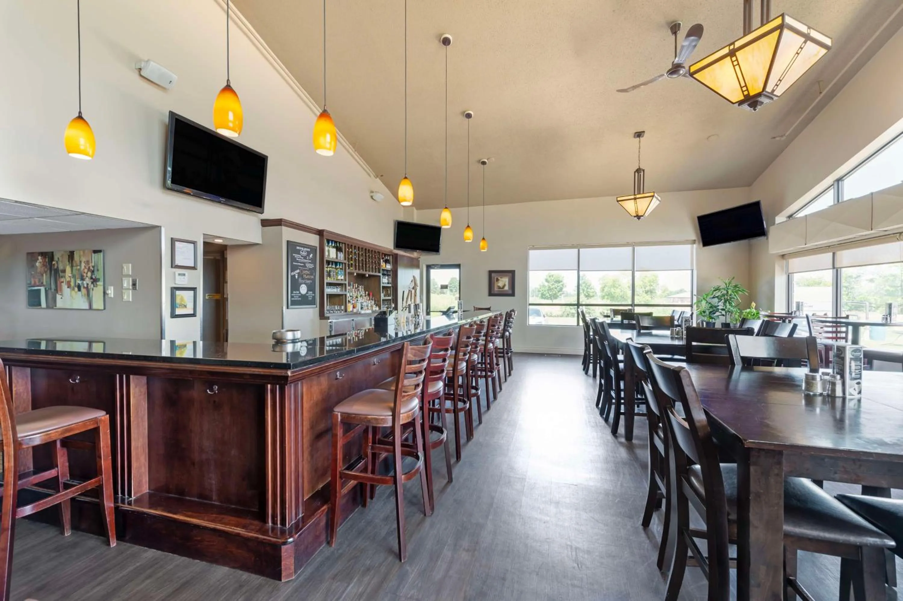 Restaurant/places to eat in Best Western Pembroke Inn & Conference Centre