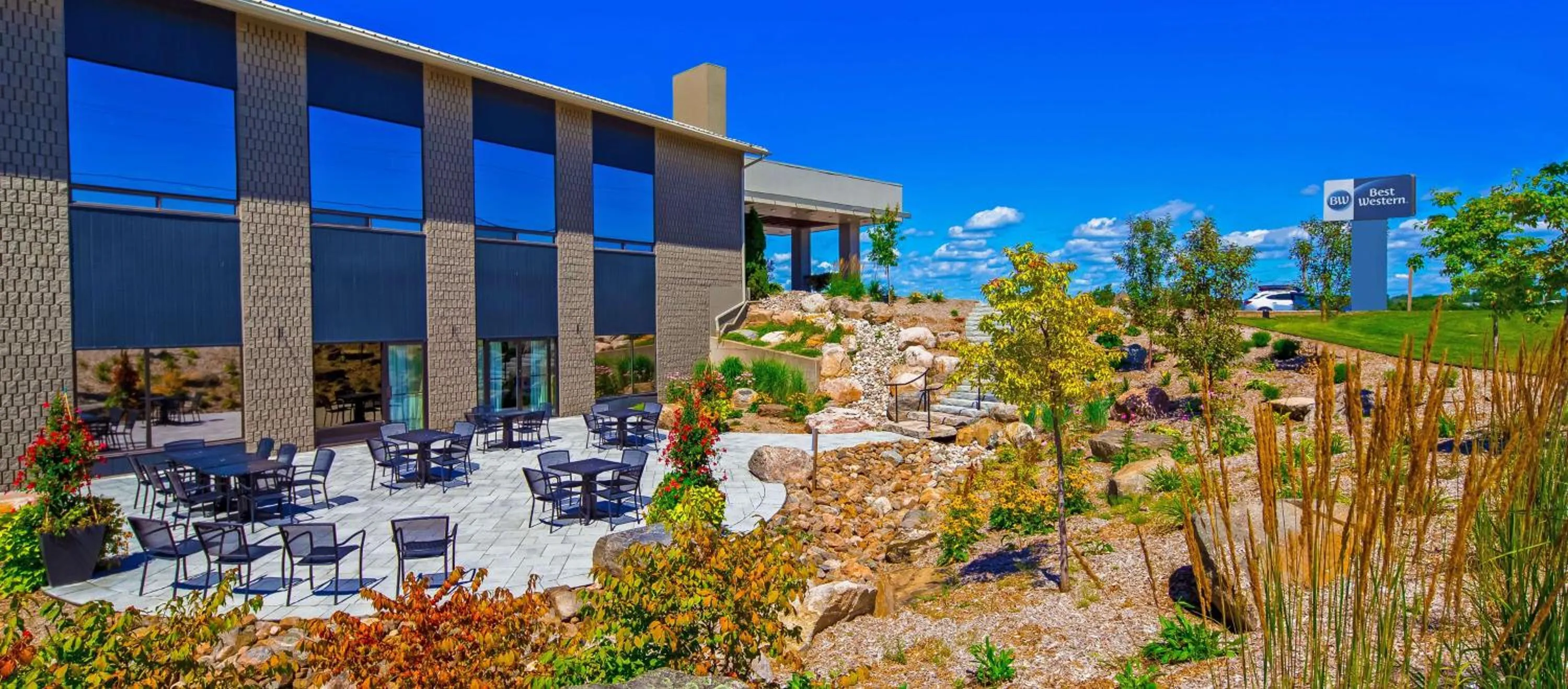 Property building in Best Western Pembroke Inn & Conference Centre