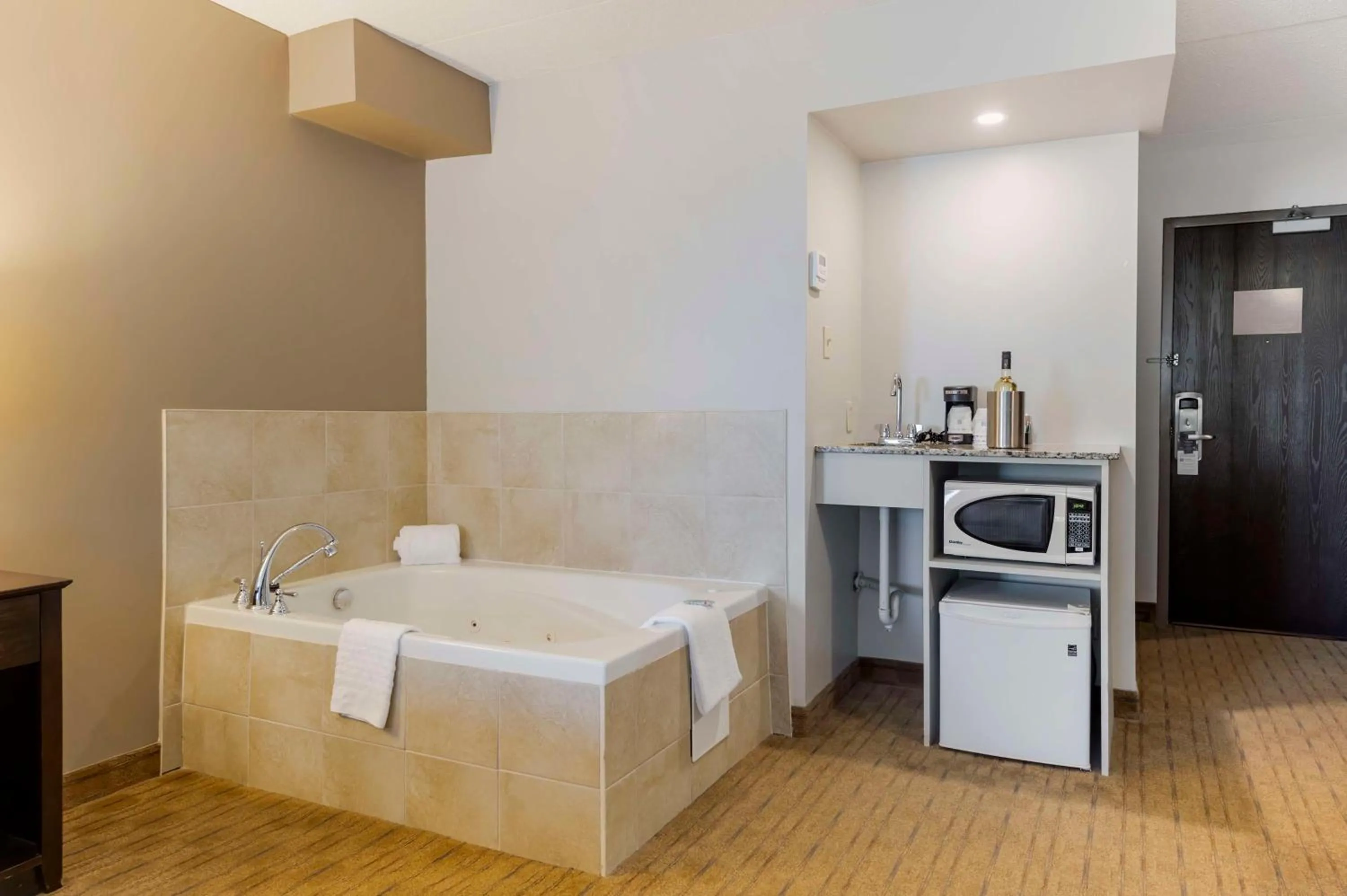 Bedroom in Best Western Pembroke Inn & Conference Centre