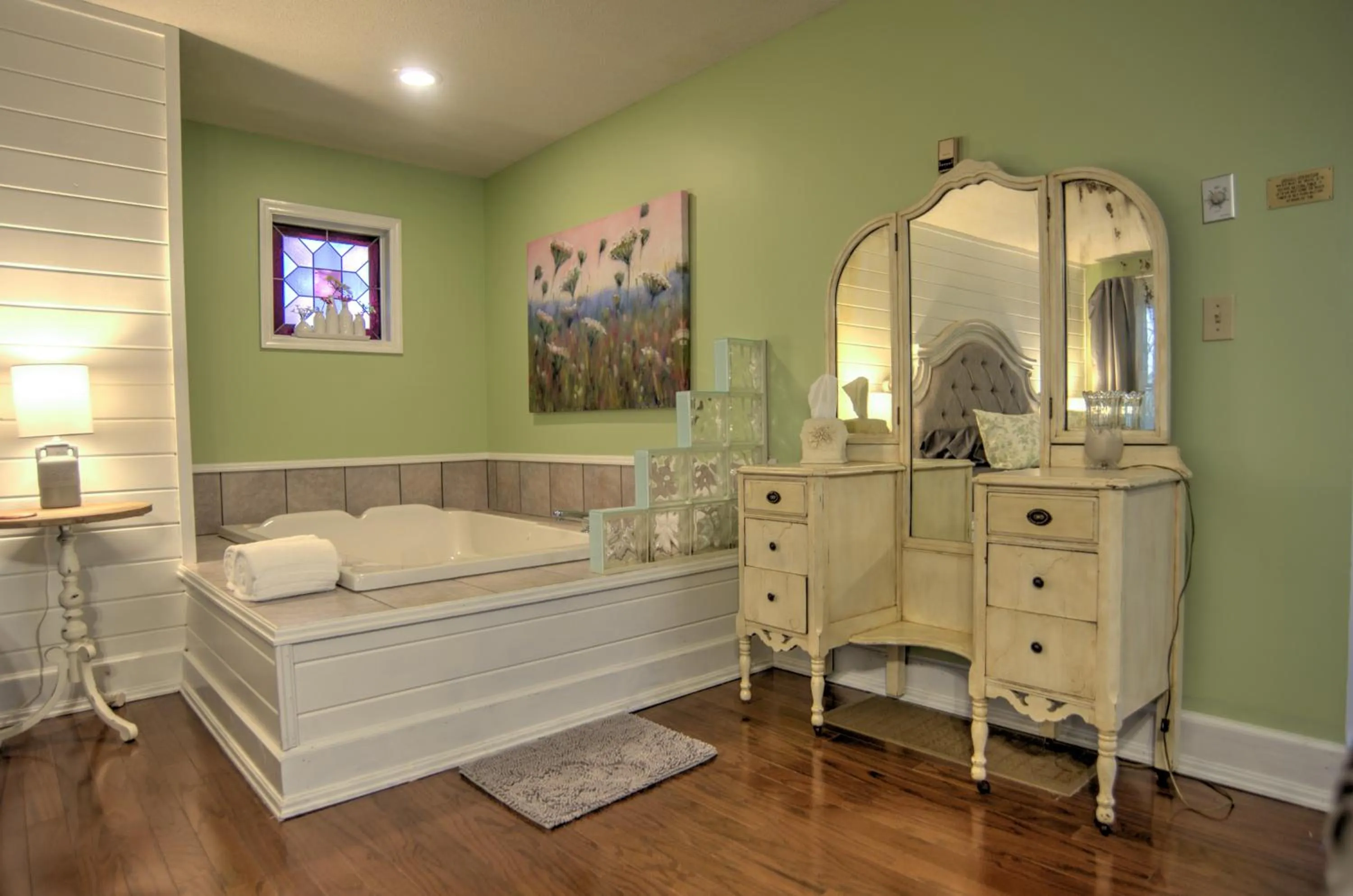 Hot Tub in Blue Mountain Mist Country Inn