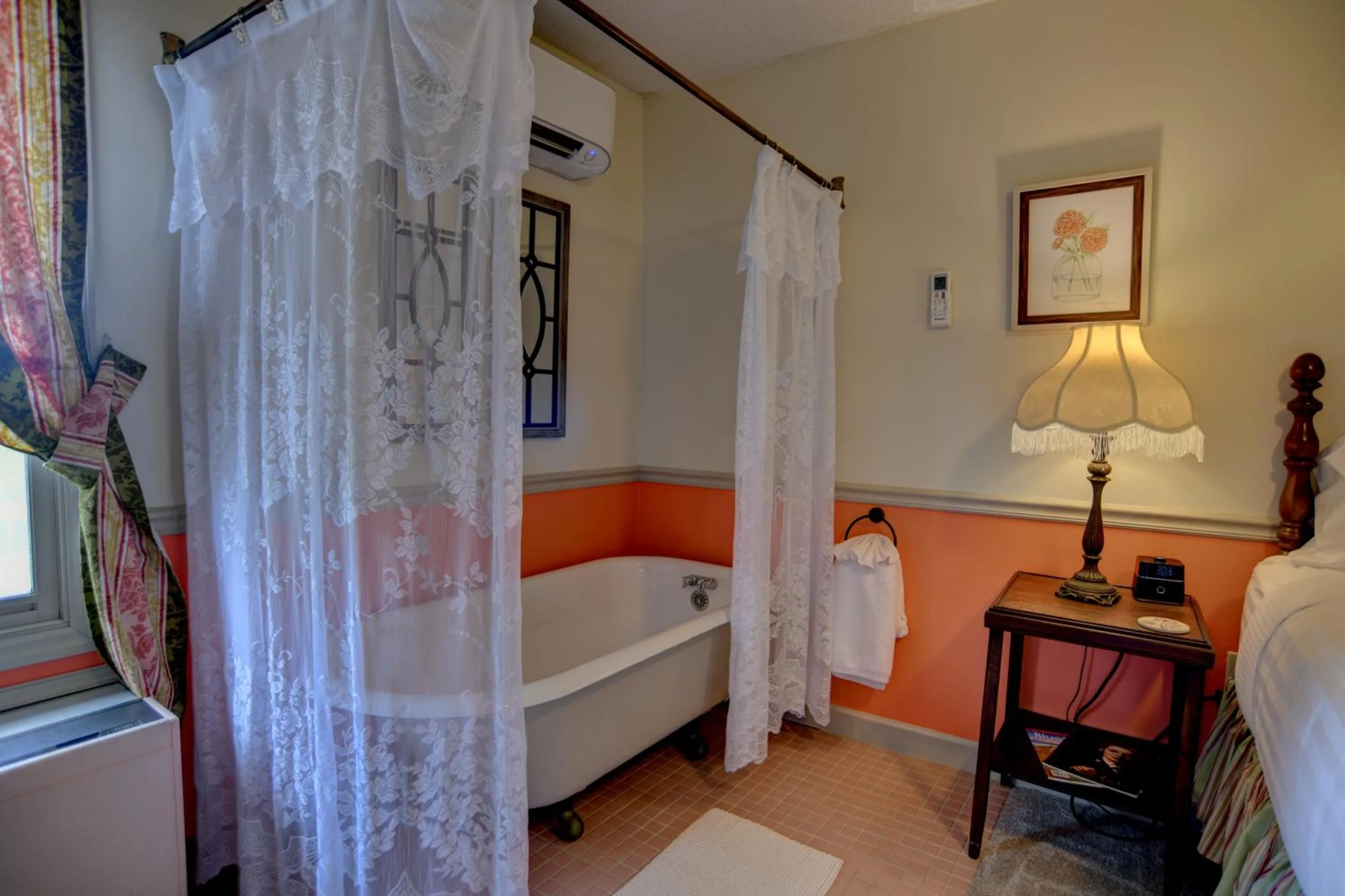 Bedroom, Bed in Blue Mountain Mist Country Inn