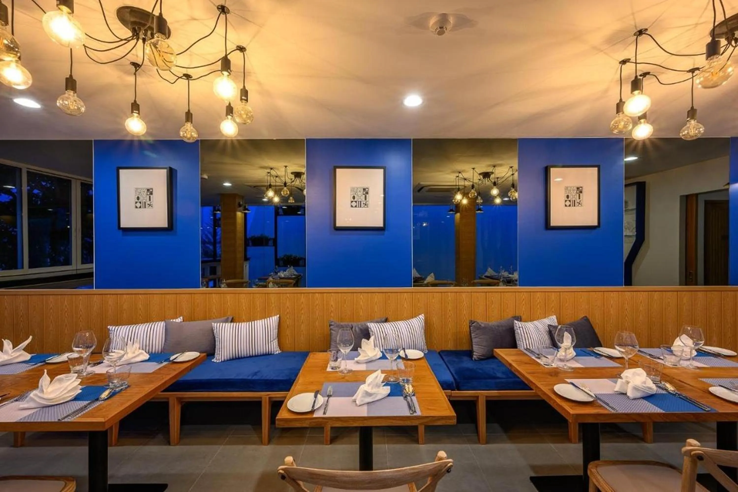 Restaurant/places to eat in The Beachfront Hotel Phuket