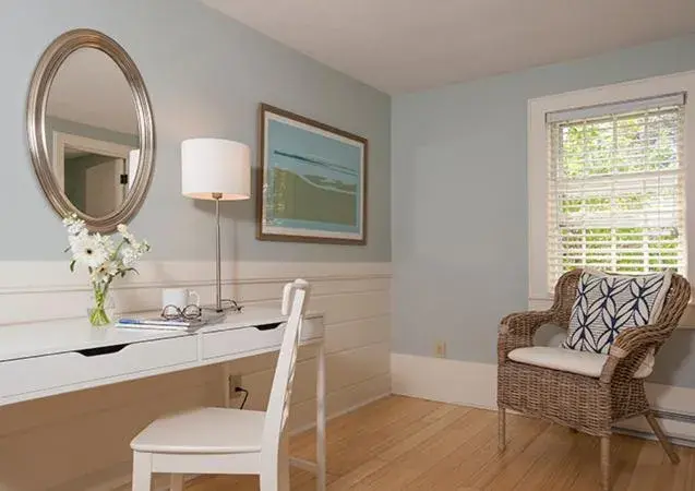 Queen Room - single occupancy in Chatham Seafarer Inn Queen Room - single occupancy in Chatham Seafarer Inn