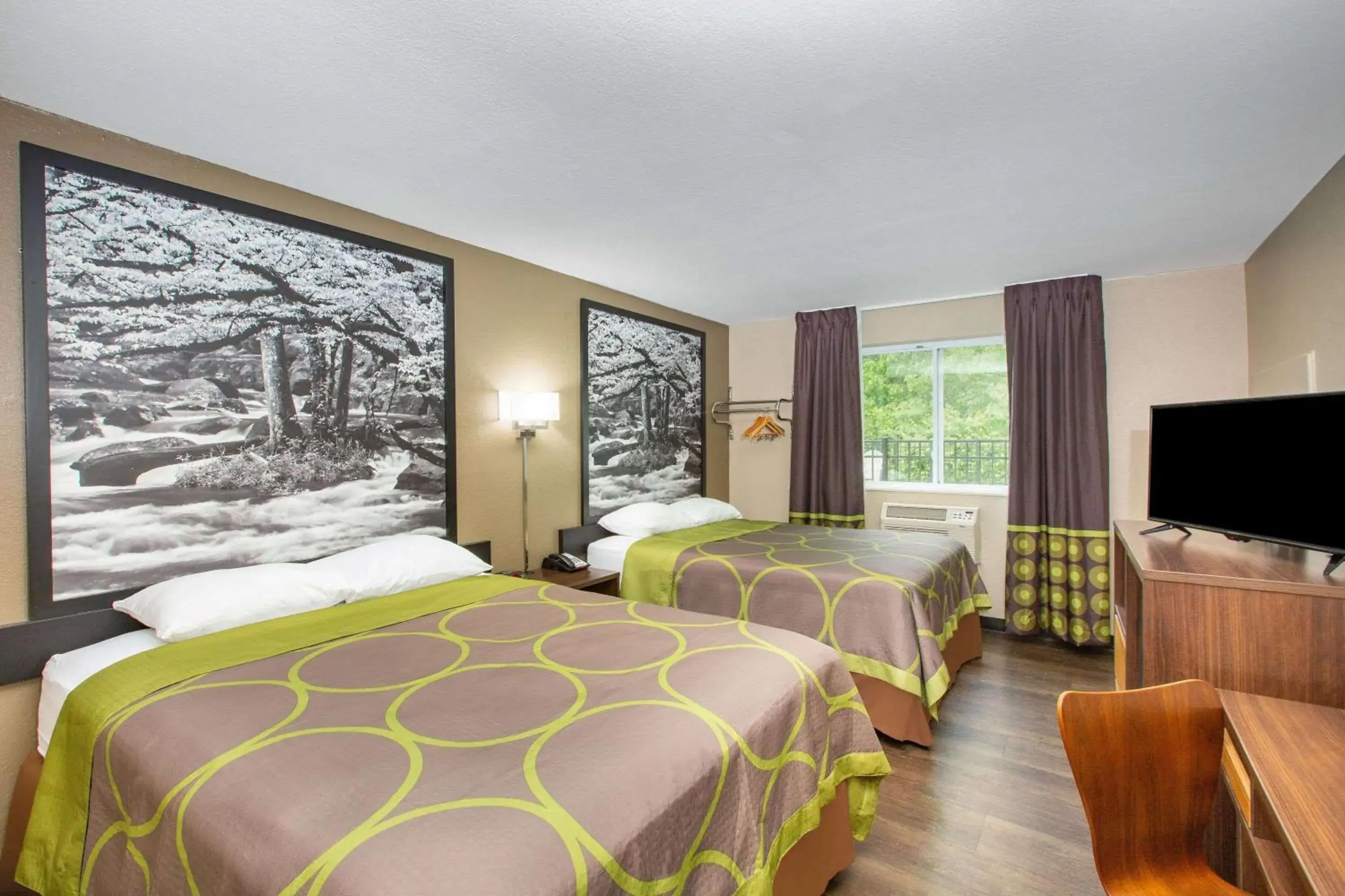 Photo of the whole room, Bed in Super 8 by Wyndham Chattanooga Lookout Mountain TN Photo of the whole room, Bed in Super 8 by Wyndham Chattanooga Lookout Mountain TN